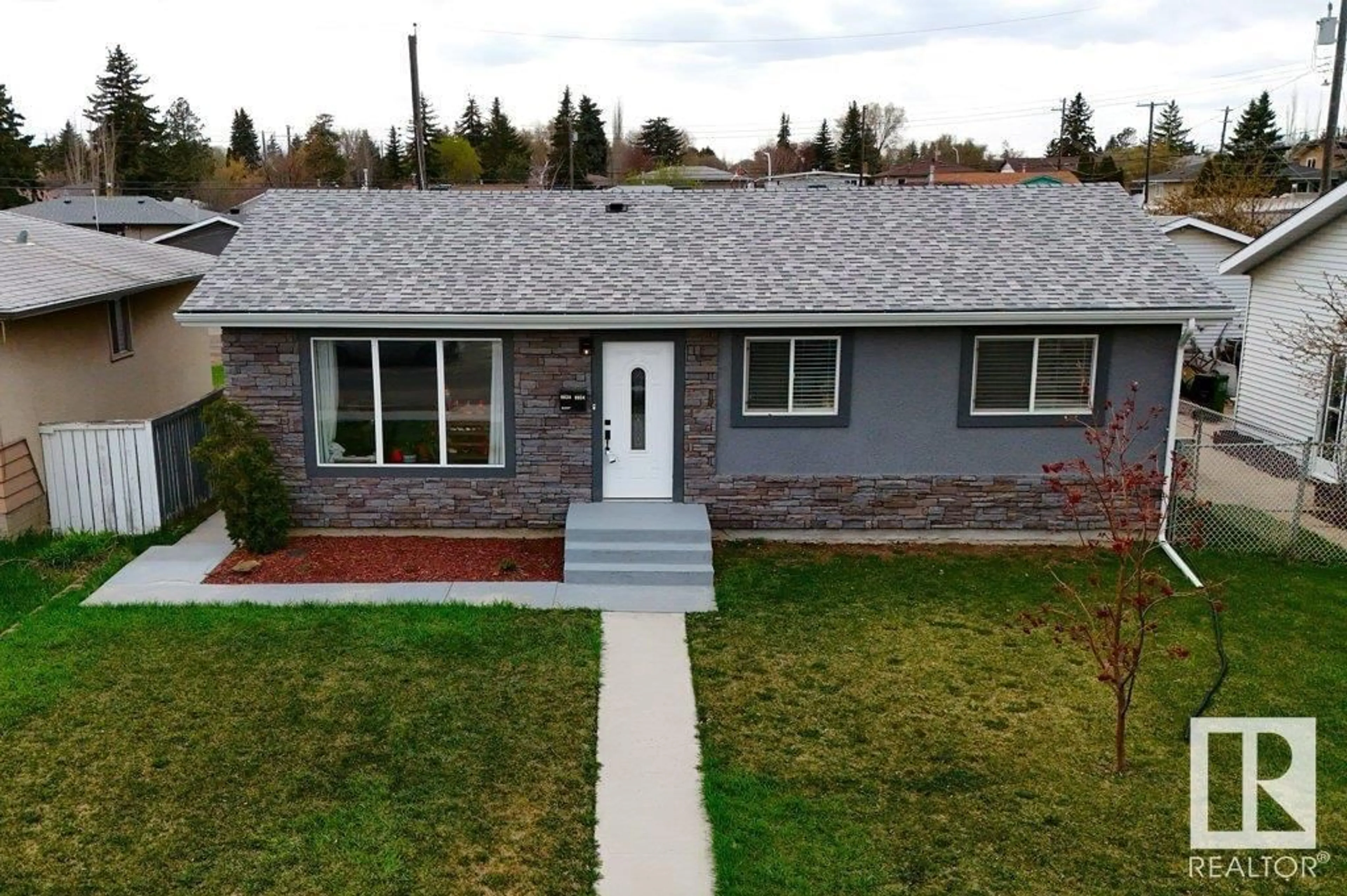 Home with vinyl exterior material, street for 6034 105 ST, Edmonton Alberta T6H2N4