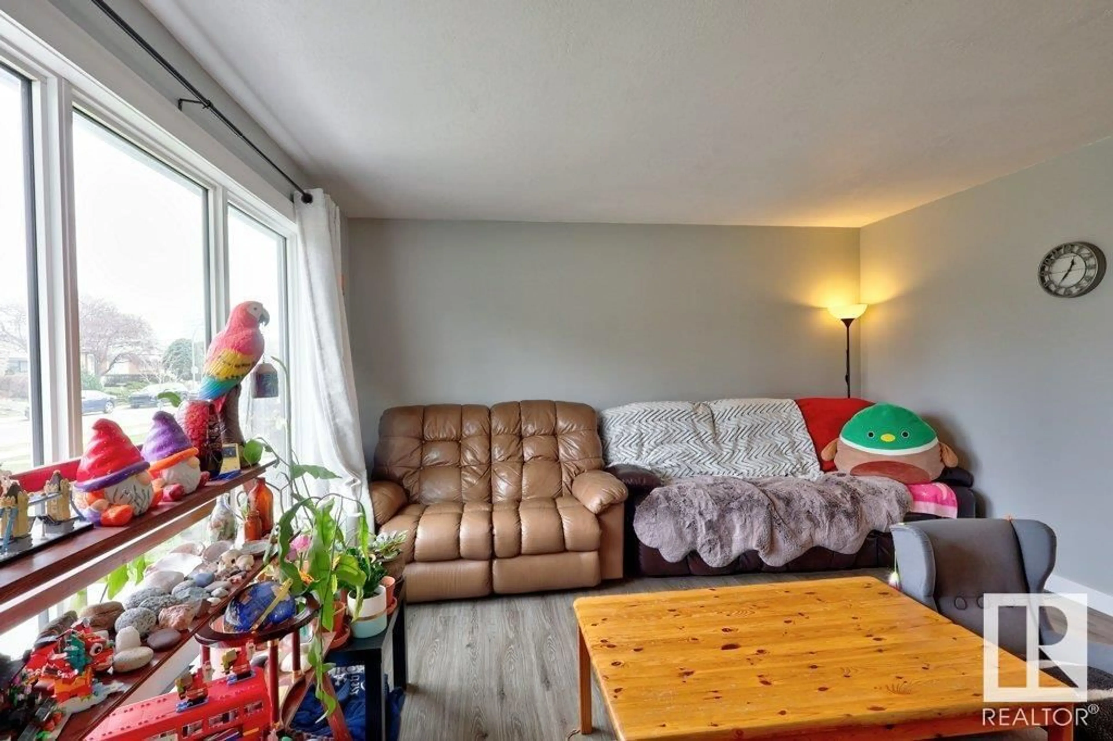 A pic of a room for 6034 105 ST, Edmonton Alberta T6H2N4