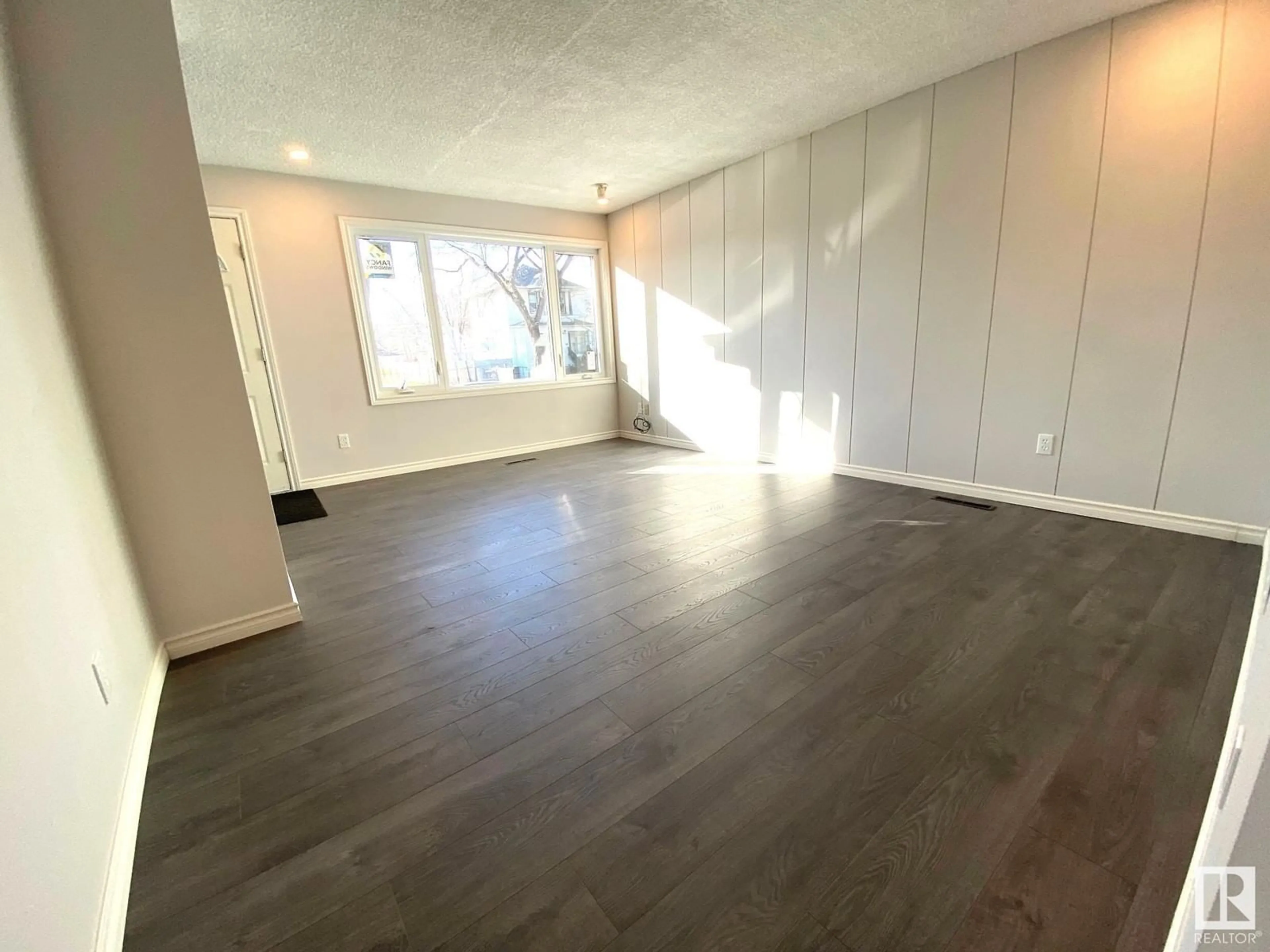 A pic of a room for NW - 12023 93 ST, Edmonton Alberta T5G1G7