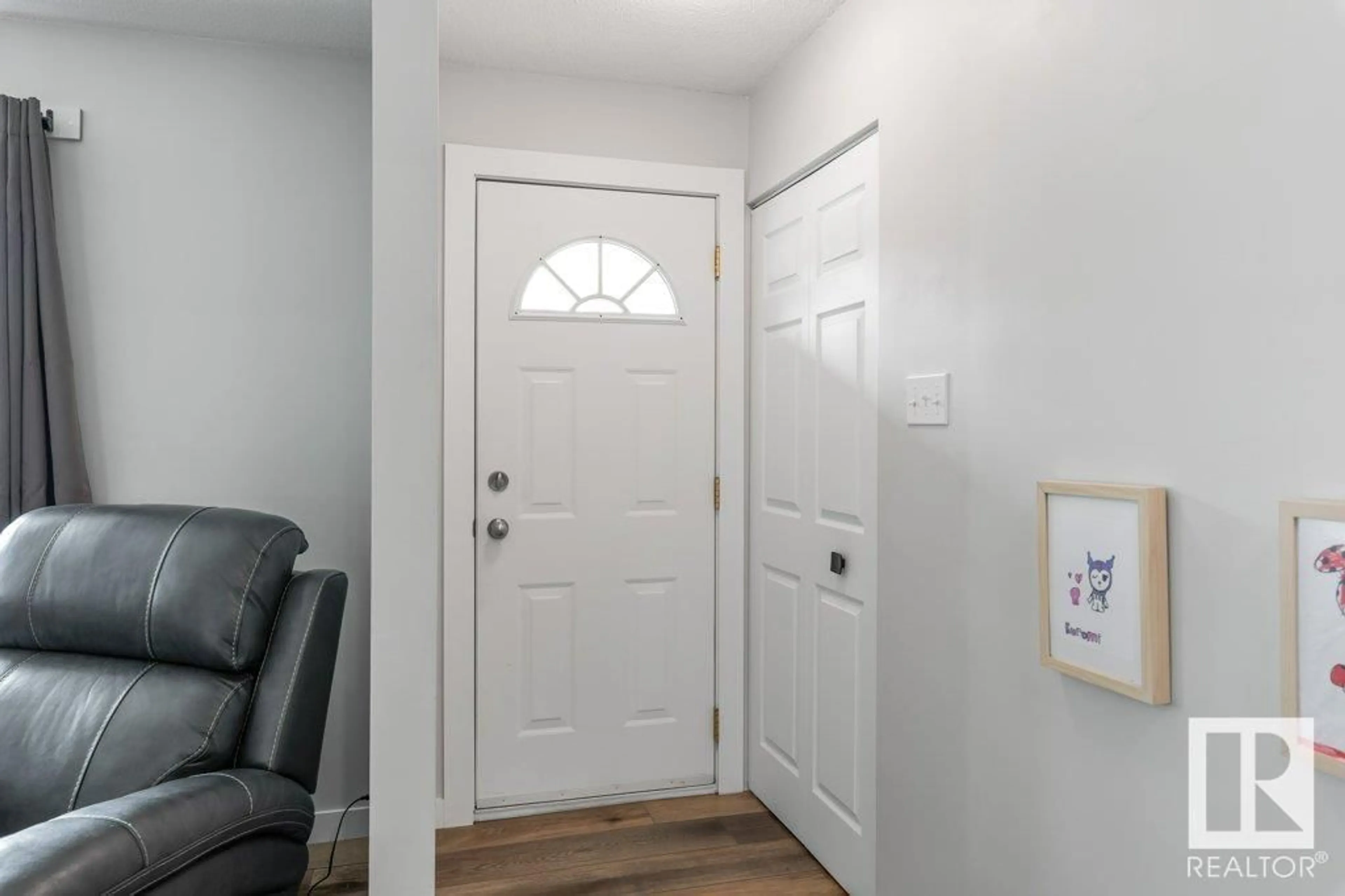 Indoor entryway for 56 SPRINGFIELD CR, St. Albert Alberta T8N0K1