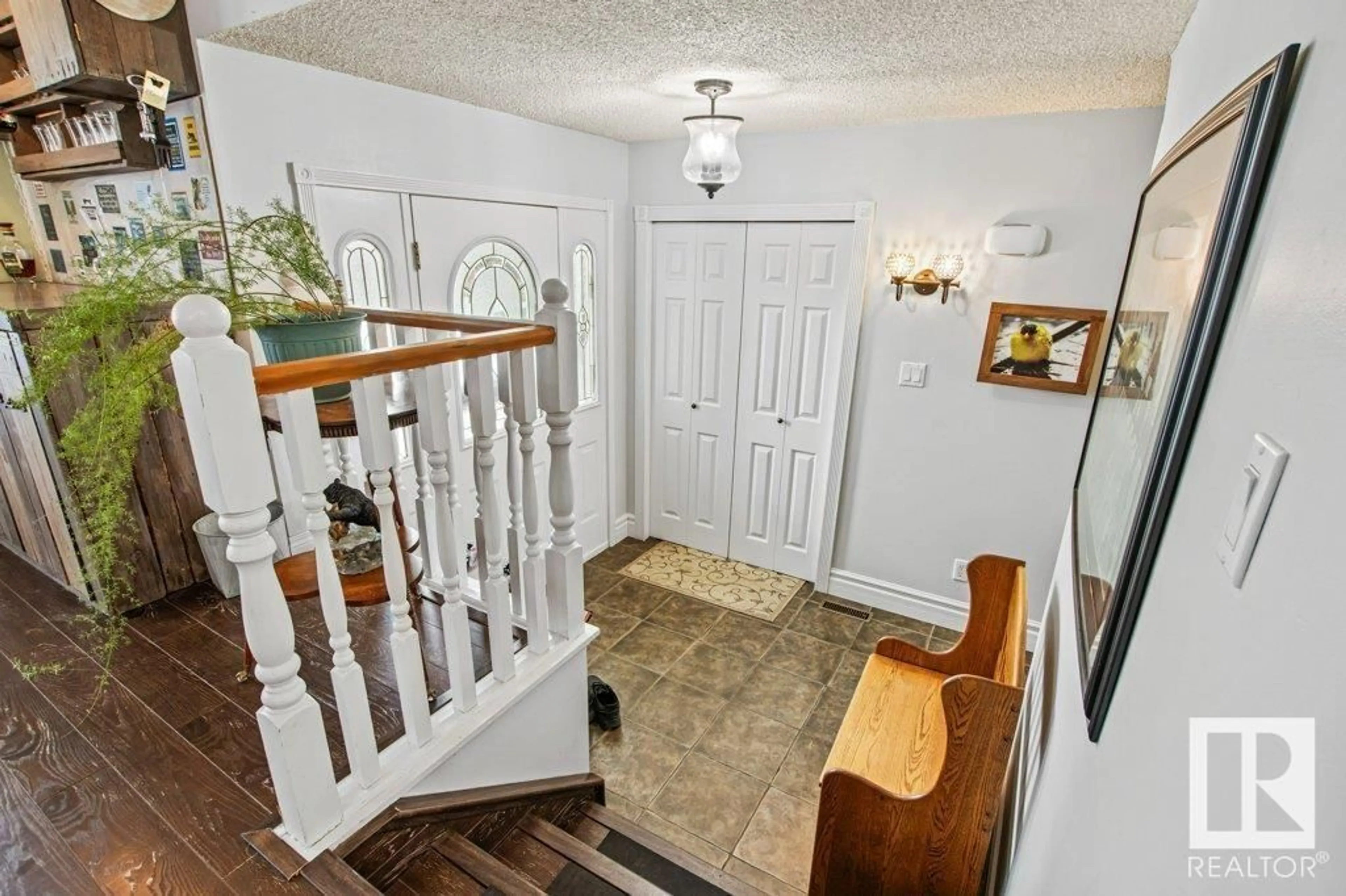 Indoor entryway for 4347 68 ST, Edmonton Alberta T6K0T7