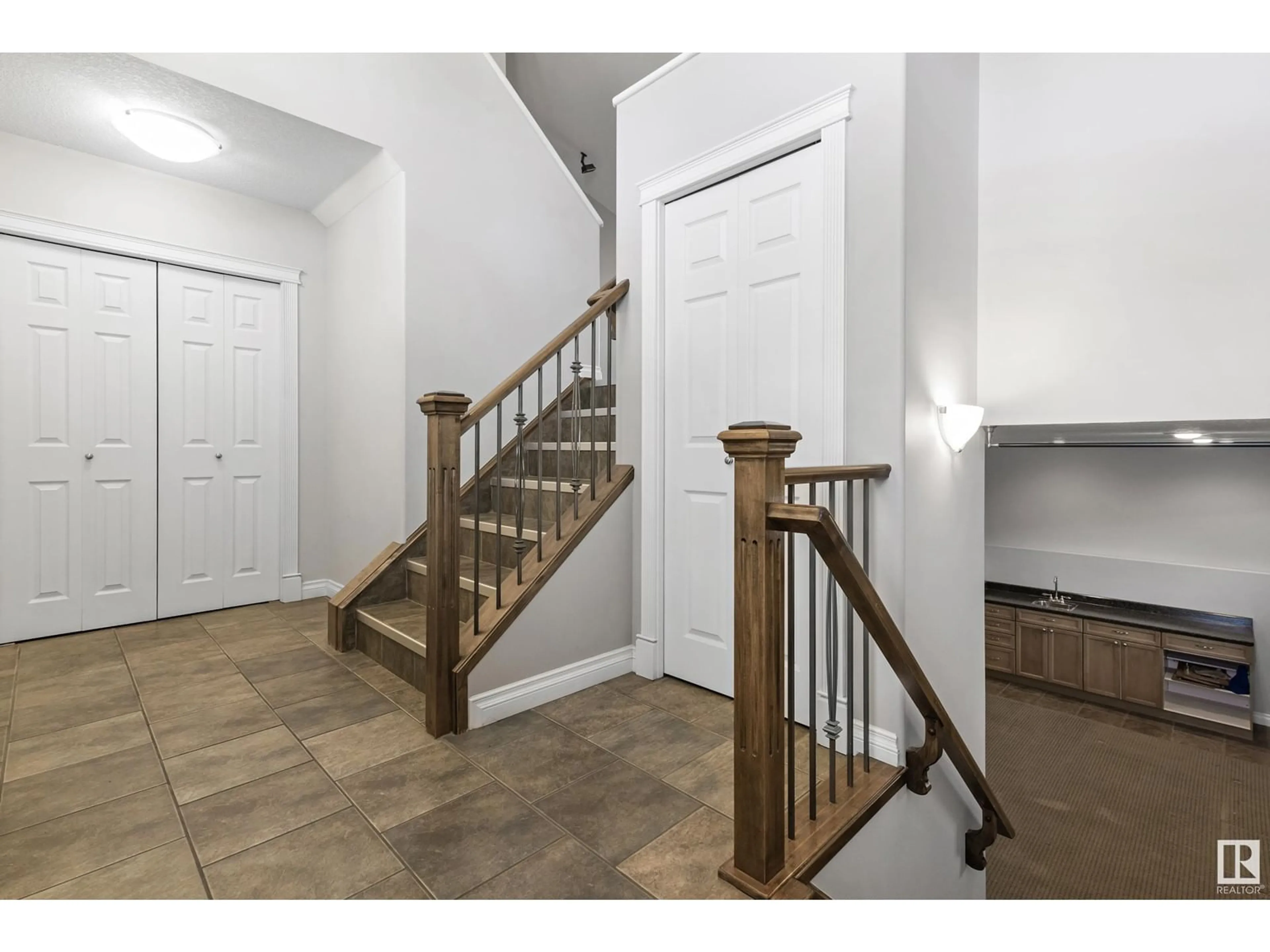 Indoor foyer for NW - 16228 51 ST, Edmonton Alberta T5Y3K2
