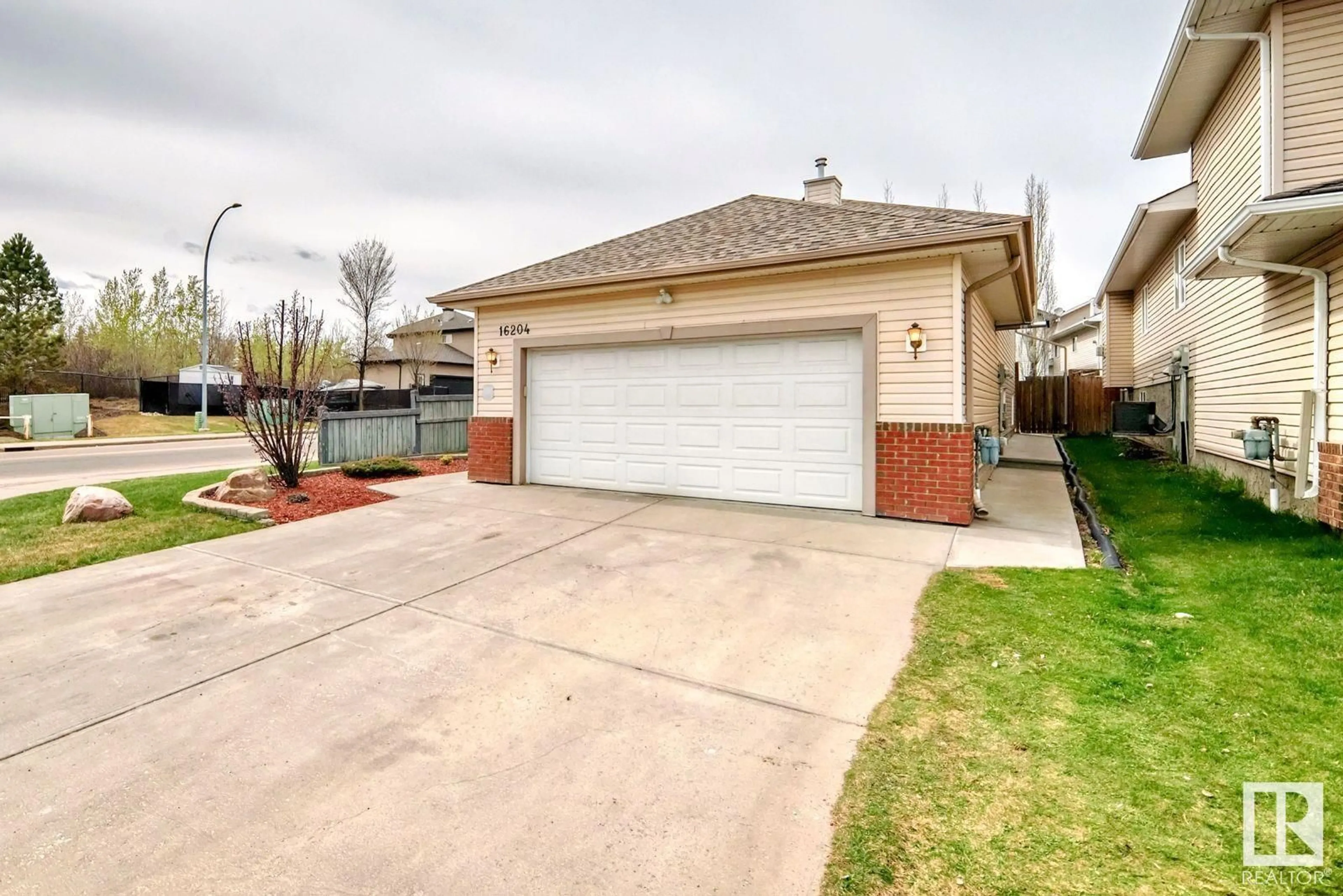 Unknown for 16204 51 ST, Edmonton Alberta T5Y3K2