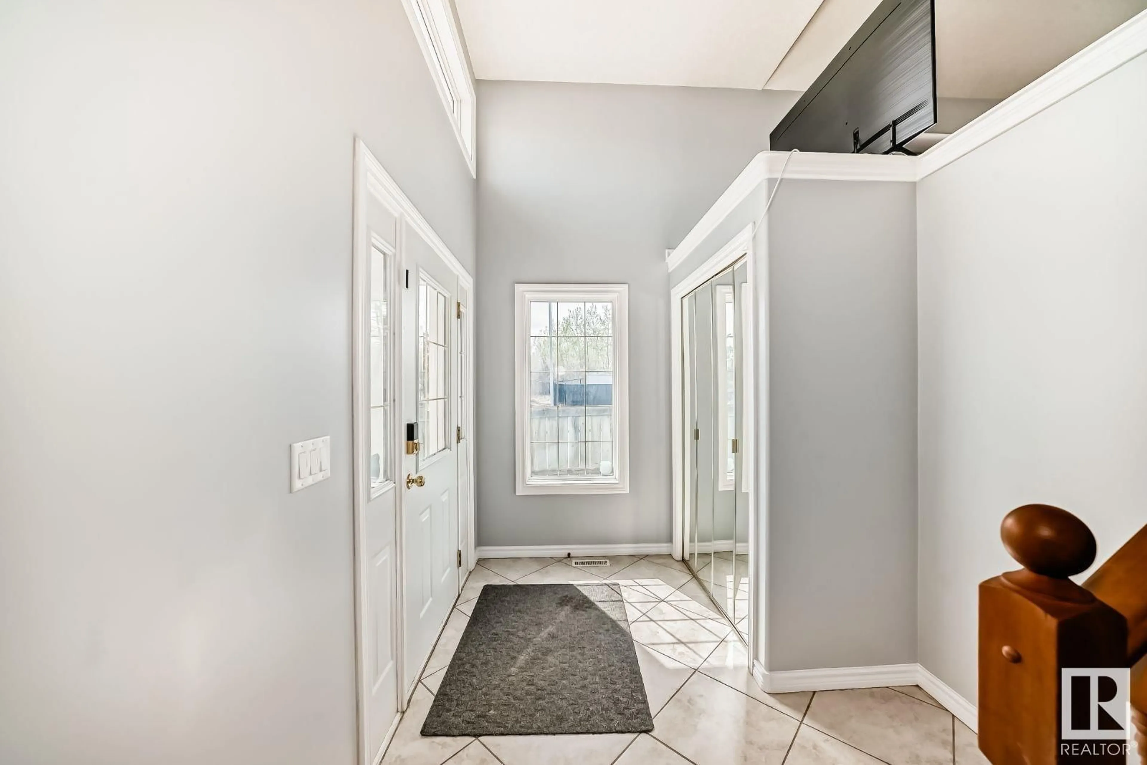 Indoor entryway for 16204 51 ST, Edmonton Alberta T5Y3K2