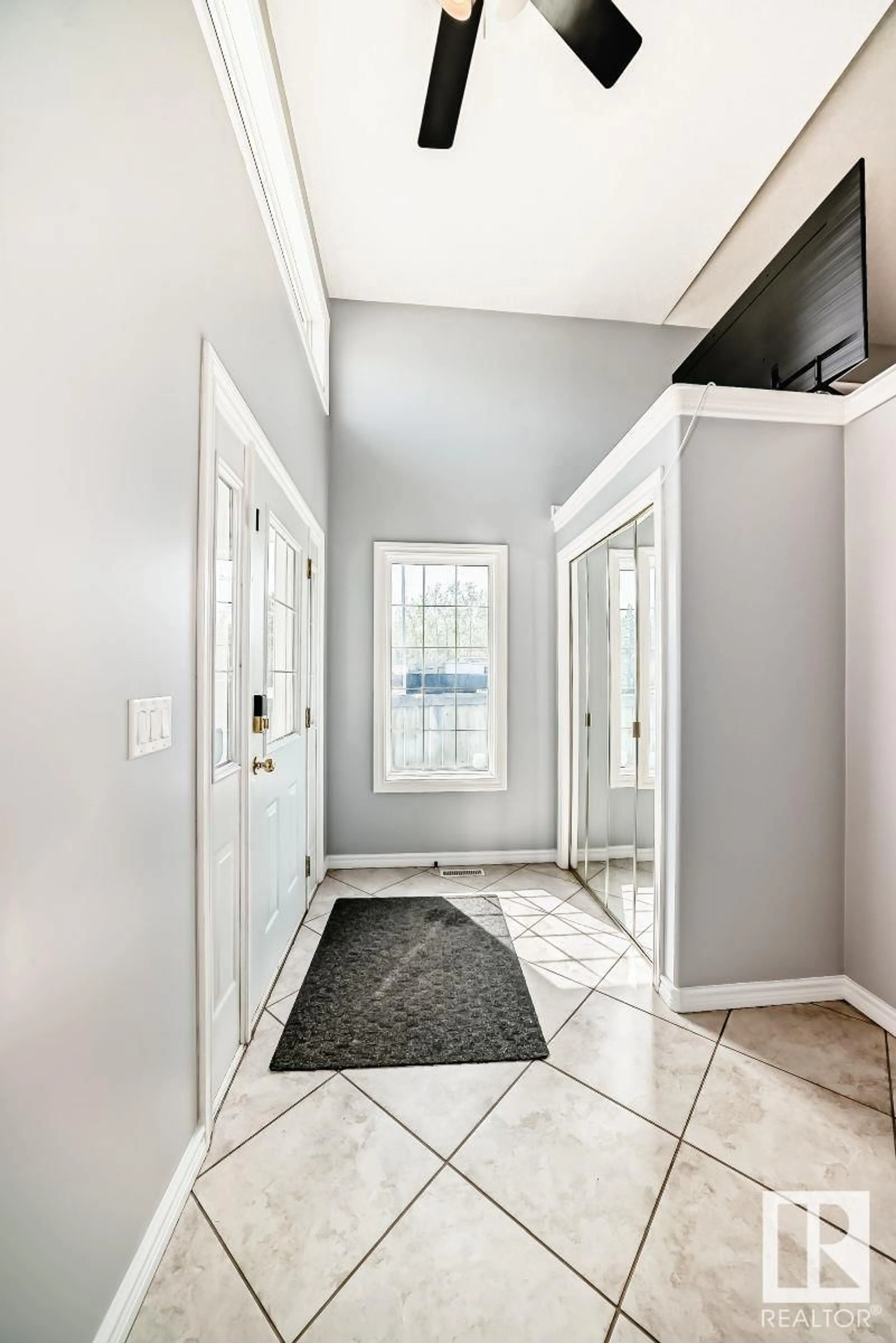 Indoor entryway for 16204 51 ST, Edmonton Alberta T5Y3K2