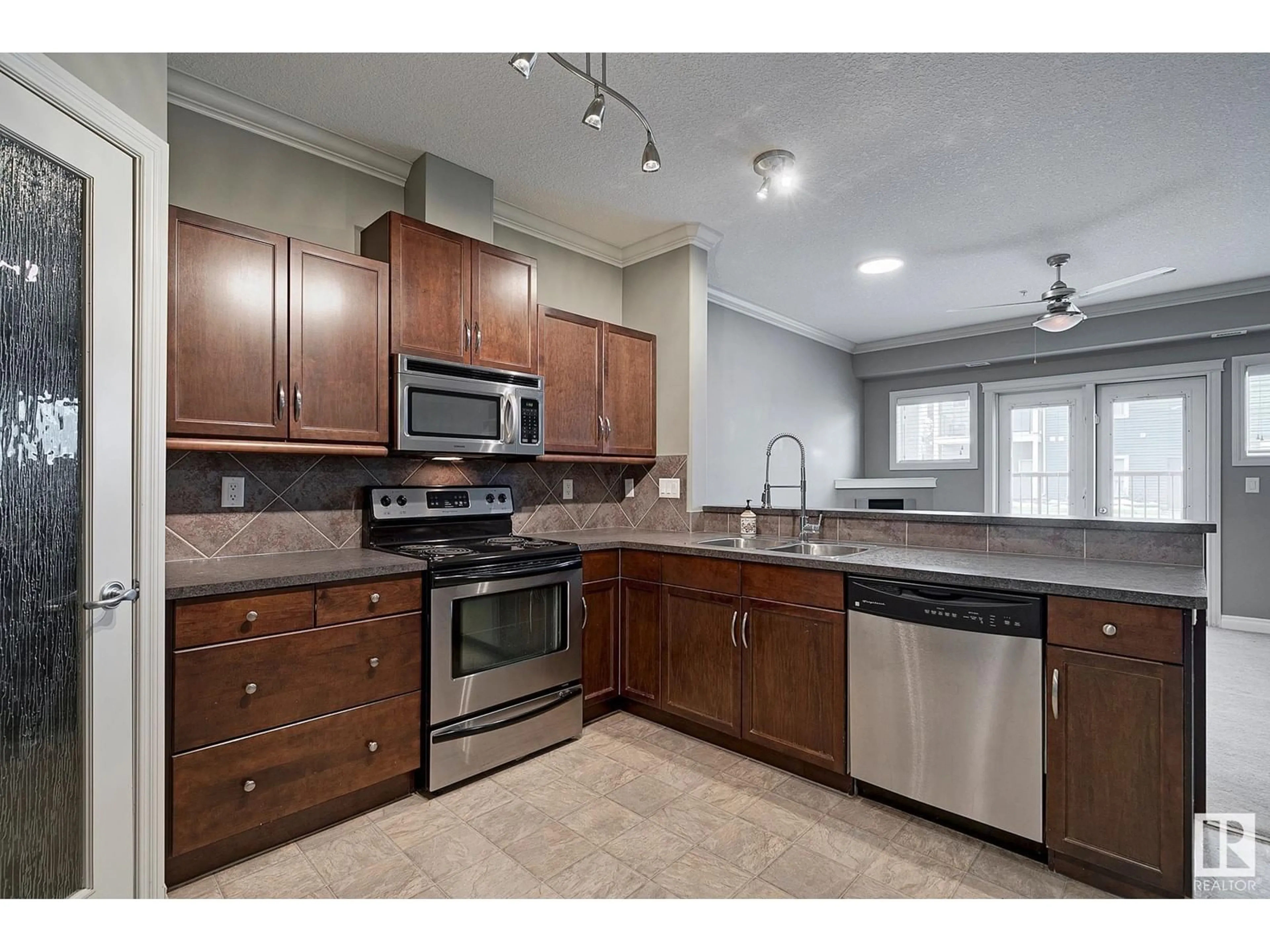 Standard kitchen, unknown for 10121 - 117 80 AV, Edmonton Alberta T6E0B9