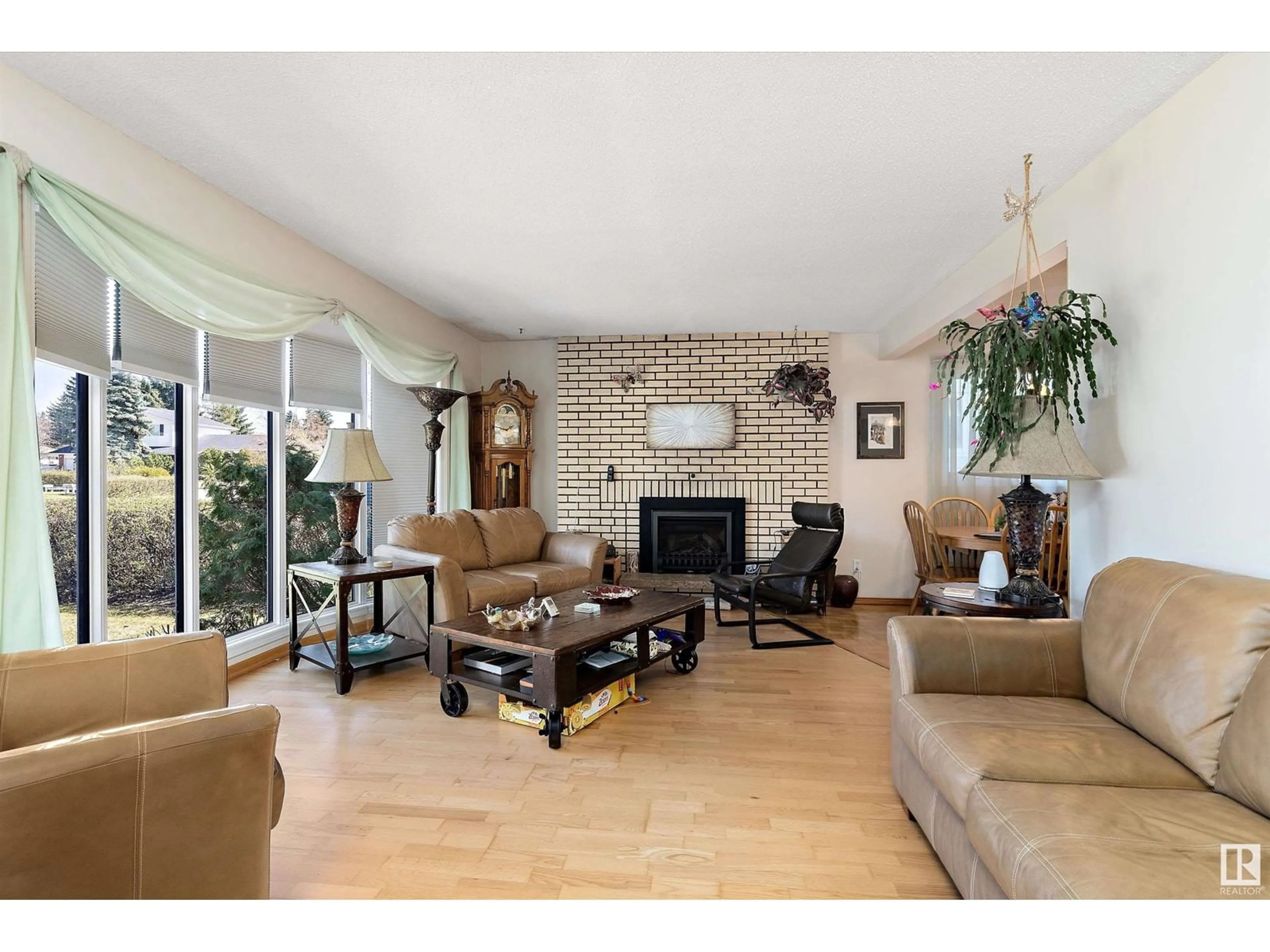 Living room with furniture, unknown for 8607 10 AV, Edmonton Alberta T6K1W9