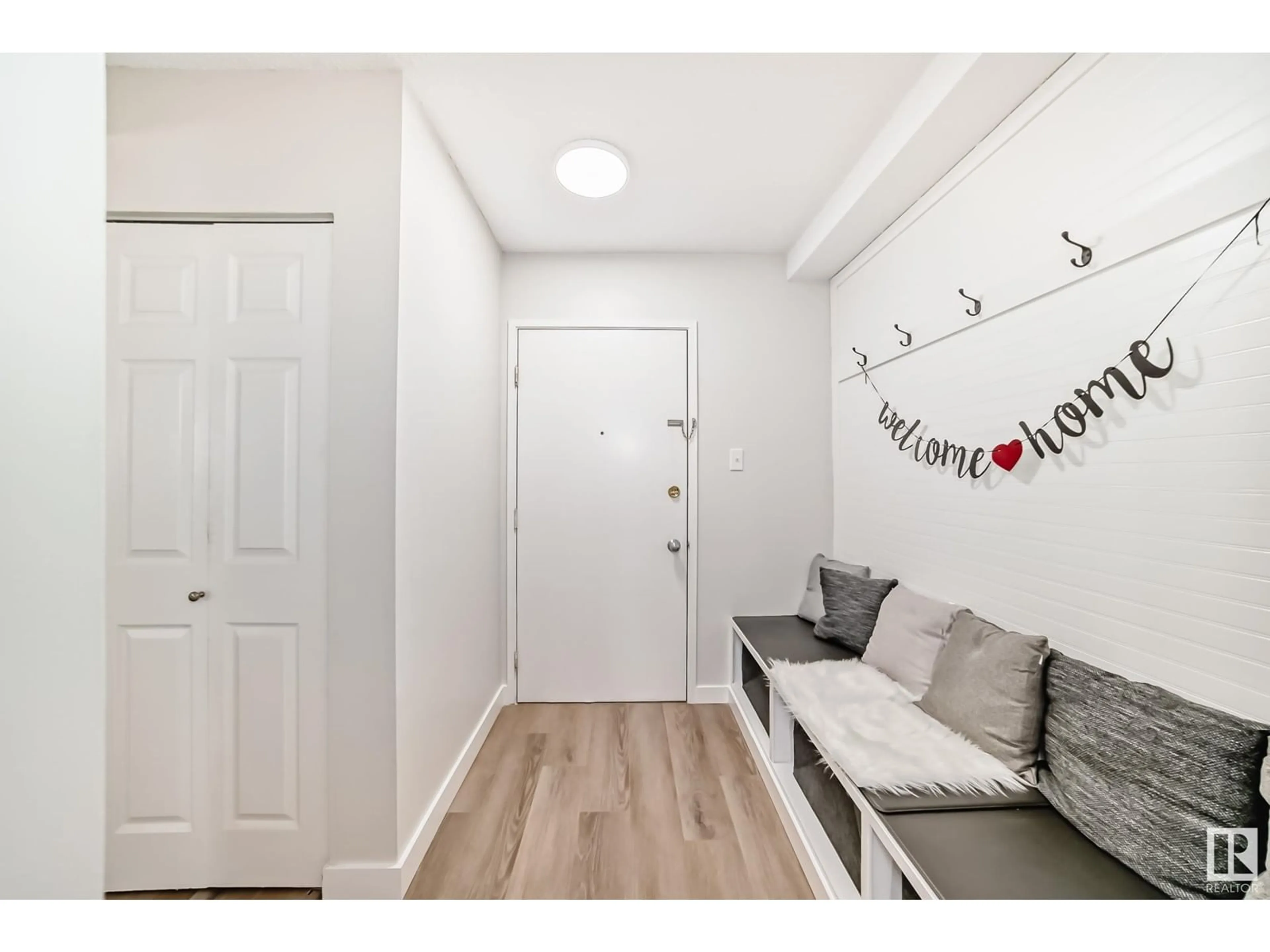 Indoor entryway for #112 - 14530 52 ST, Edmonton Alberta T5A3K5