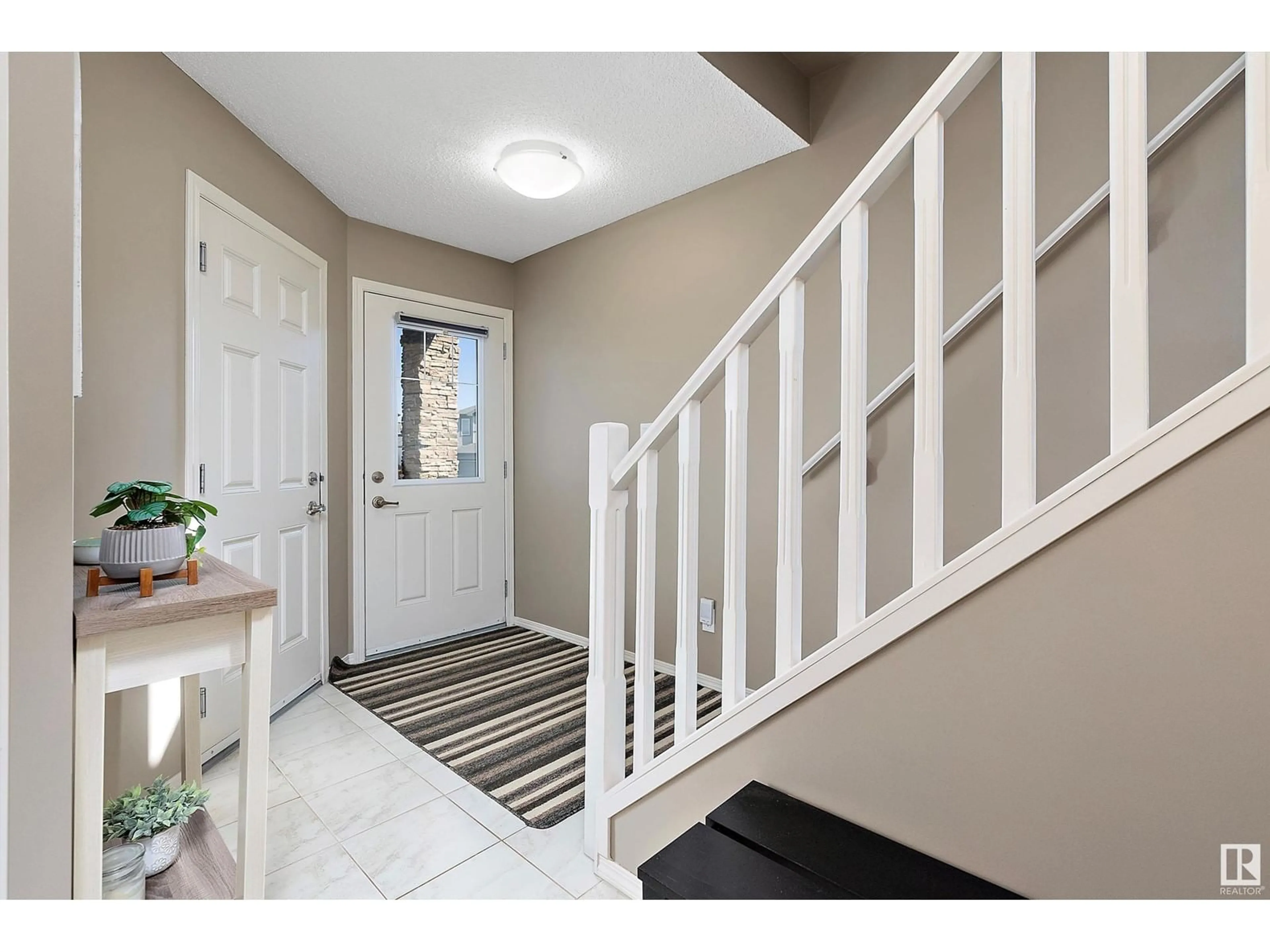 Indoor entryway for 15 MCLEAN, Leduc Alberta T9E1A3