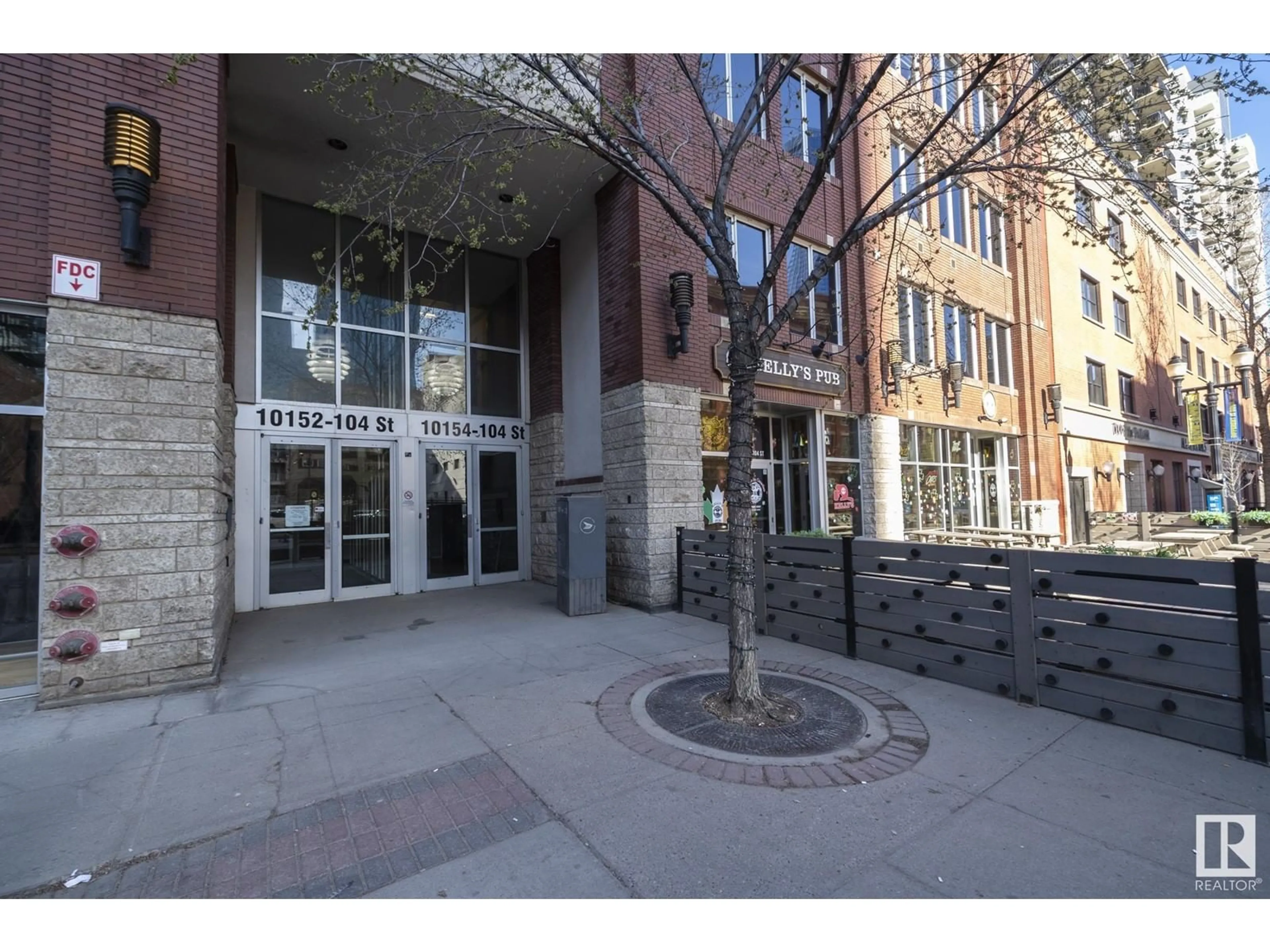 Indoor foyer for 2103 - 10152 104 ST, Edmonton Alberta T5J0B5