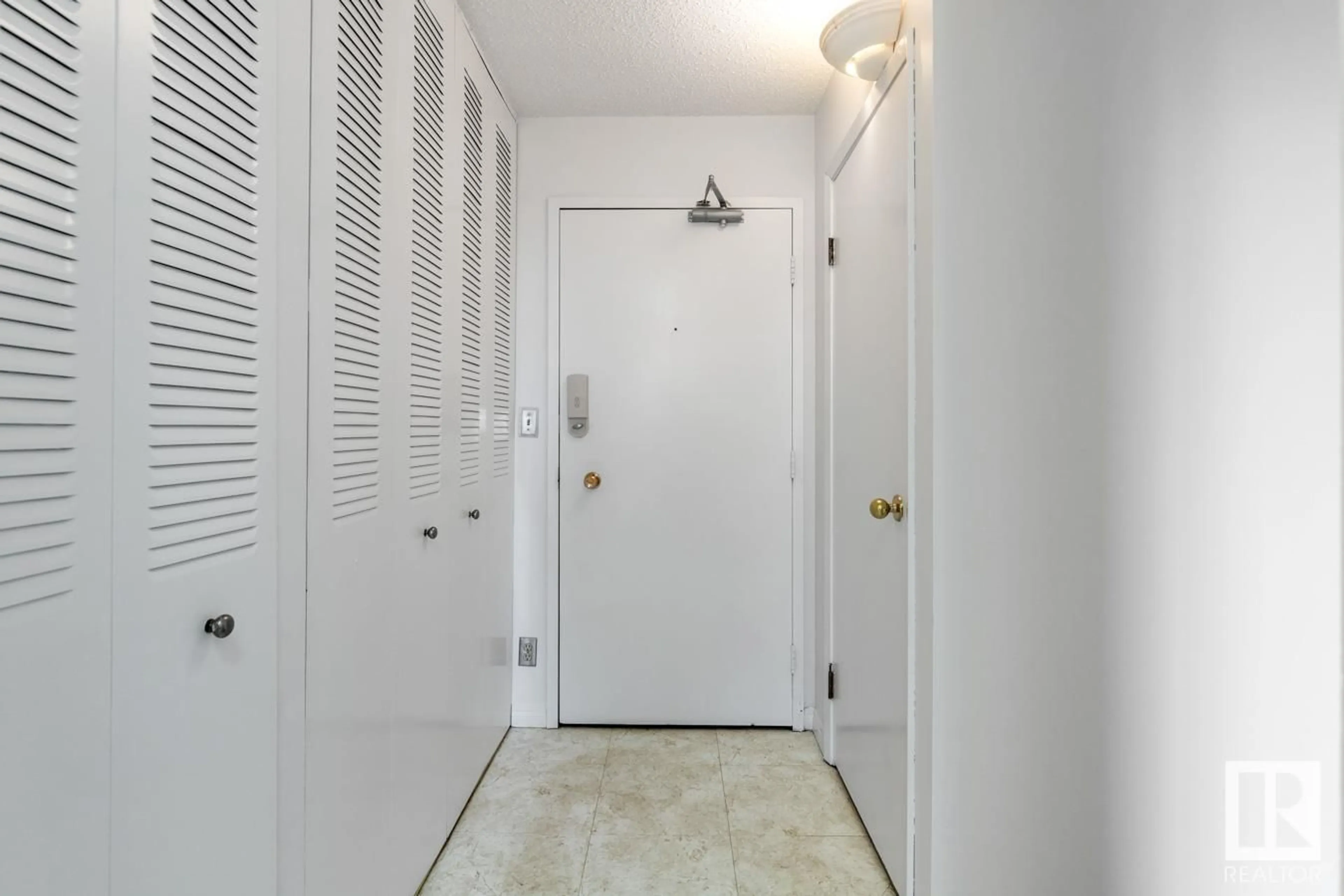 Indoor entryway for 11307 - 1212 99 AV, Edmonton Alberta T5K0H2