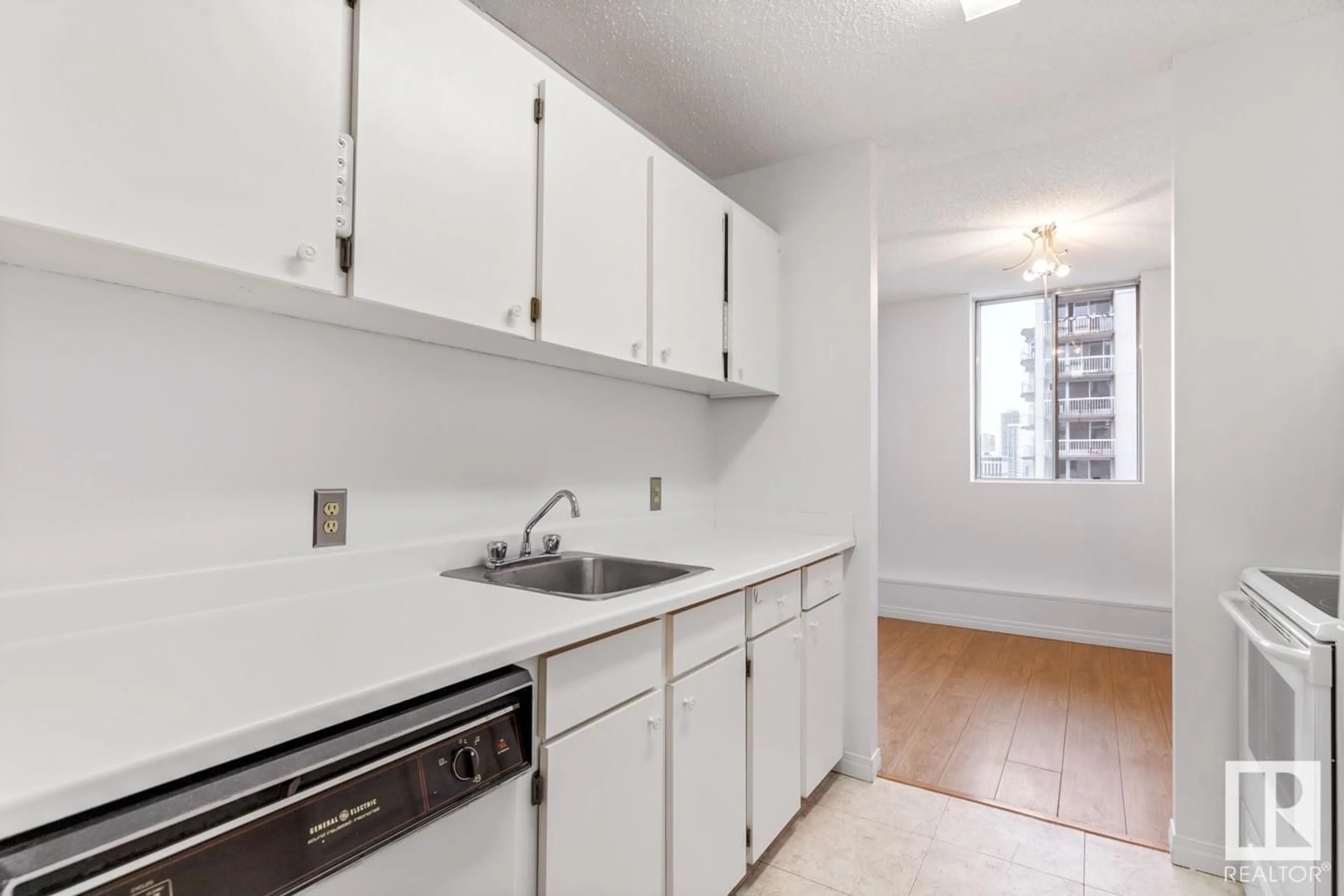 Standard kitchen, unknown for 11307 - 1212 99 AV, Edmonton Alberta T5K0H2