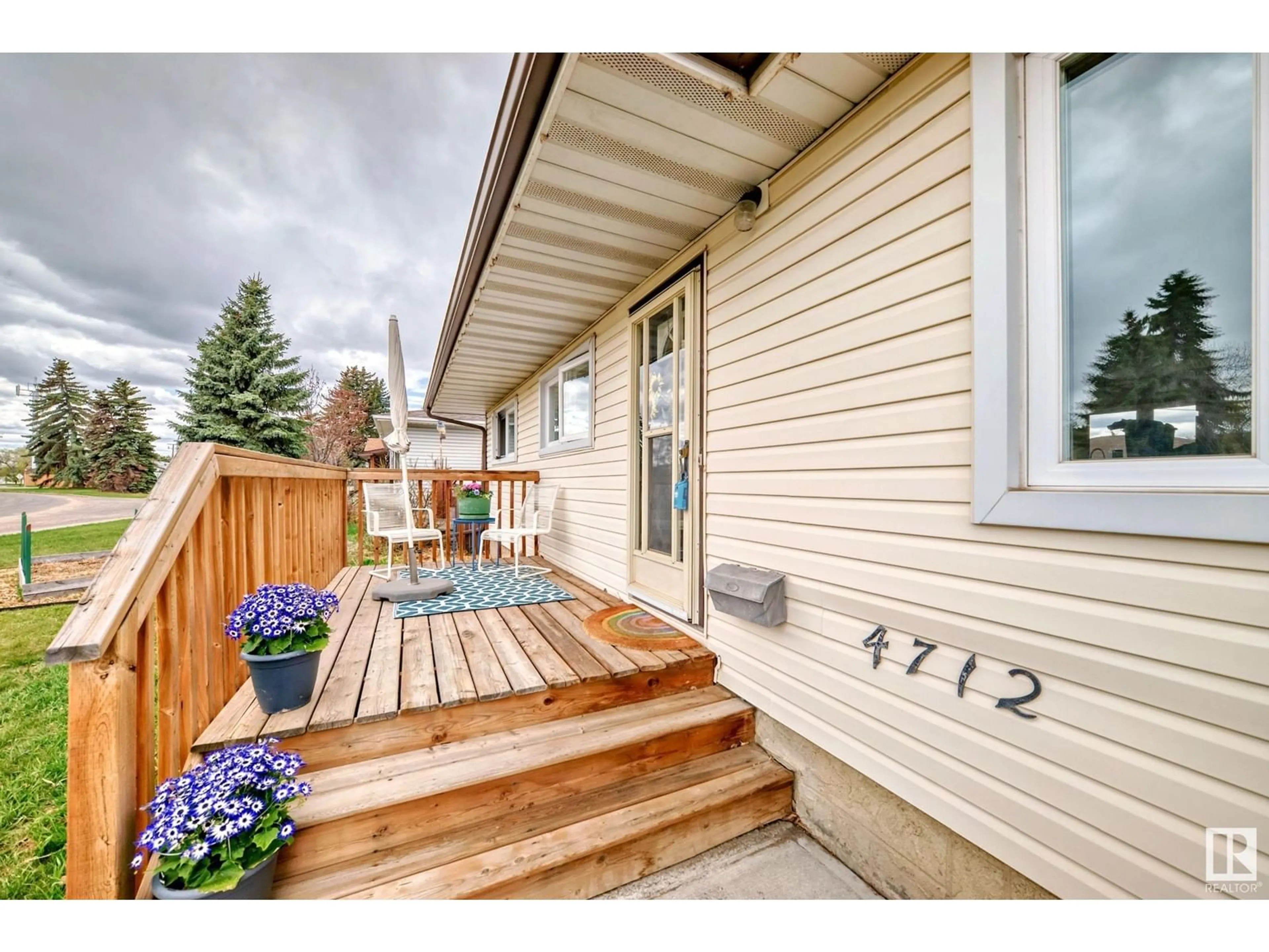Patio, street for 4712 102 AV, Edmonton Alberta T6A0M7