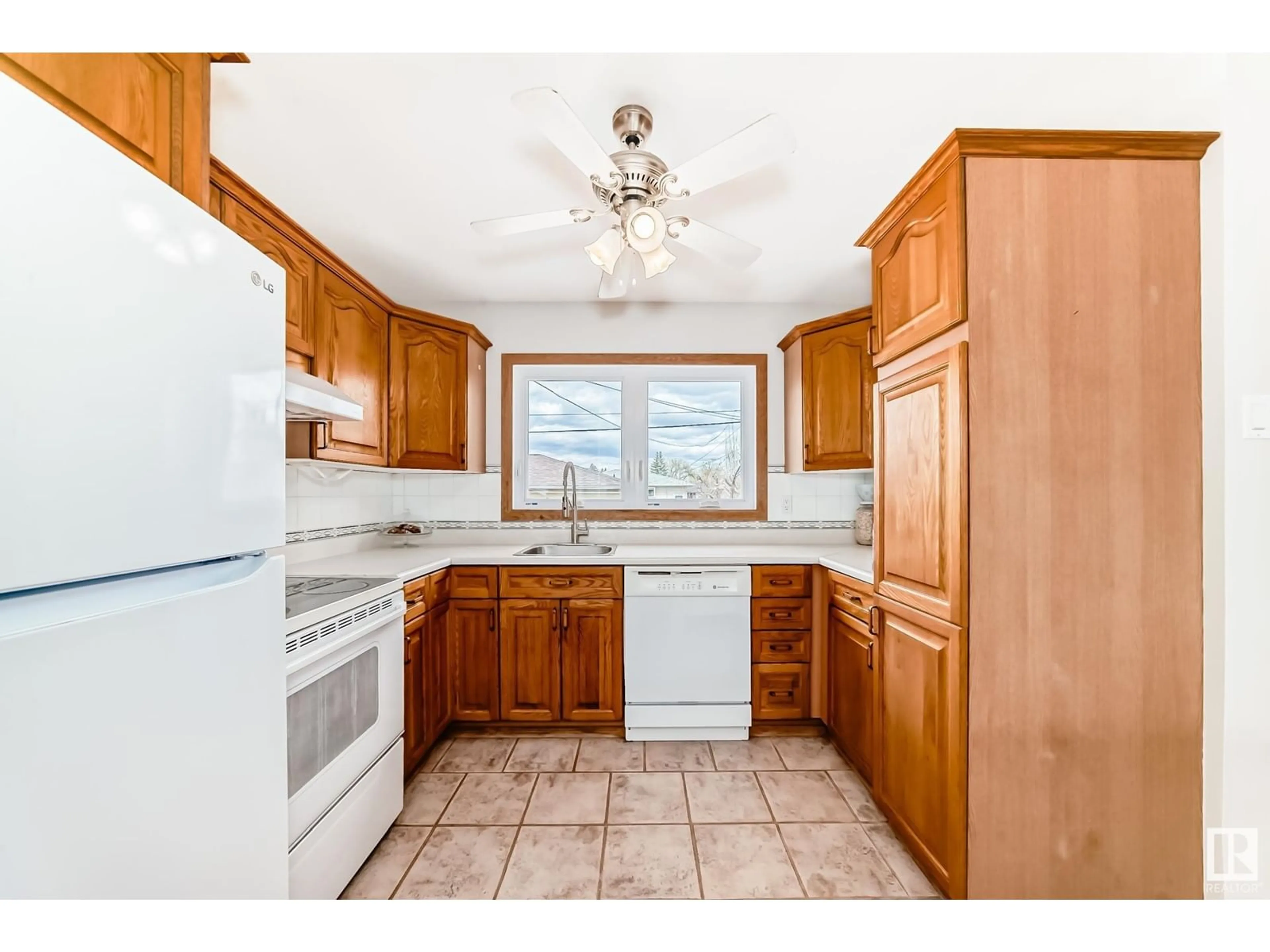 Standard kitchen, unknown for 4712 102 AV, Edmonton Alberta T6A0M7