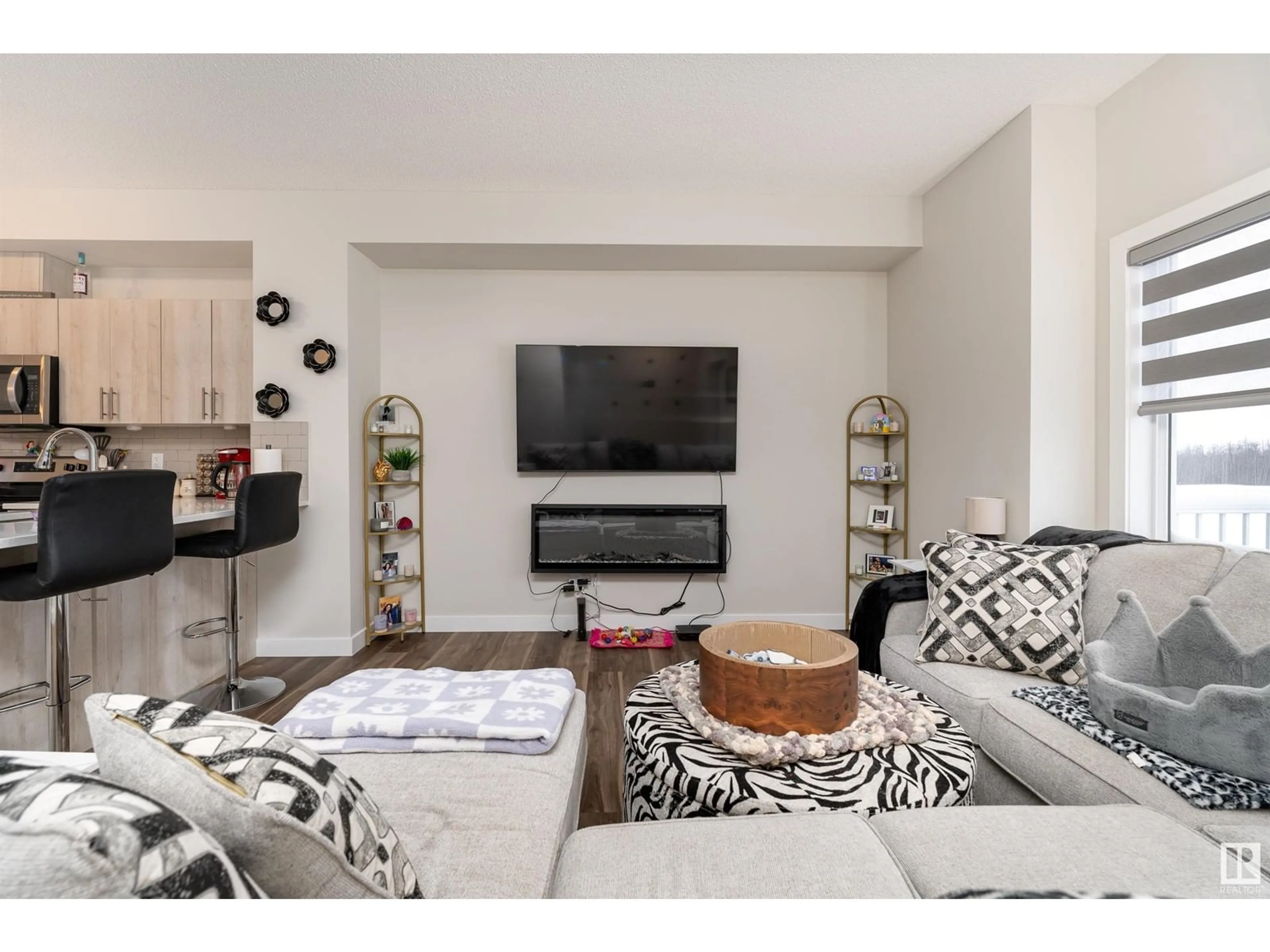 Living room with furniture, unknown for 979 - 17 CRYSTALLINA NERA WY, Edmonton Alberta T5Z0S3