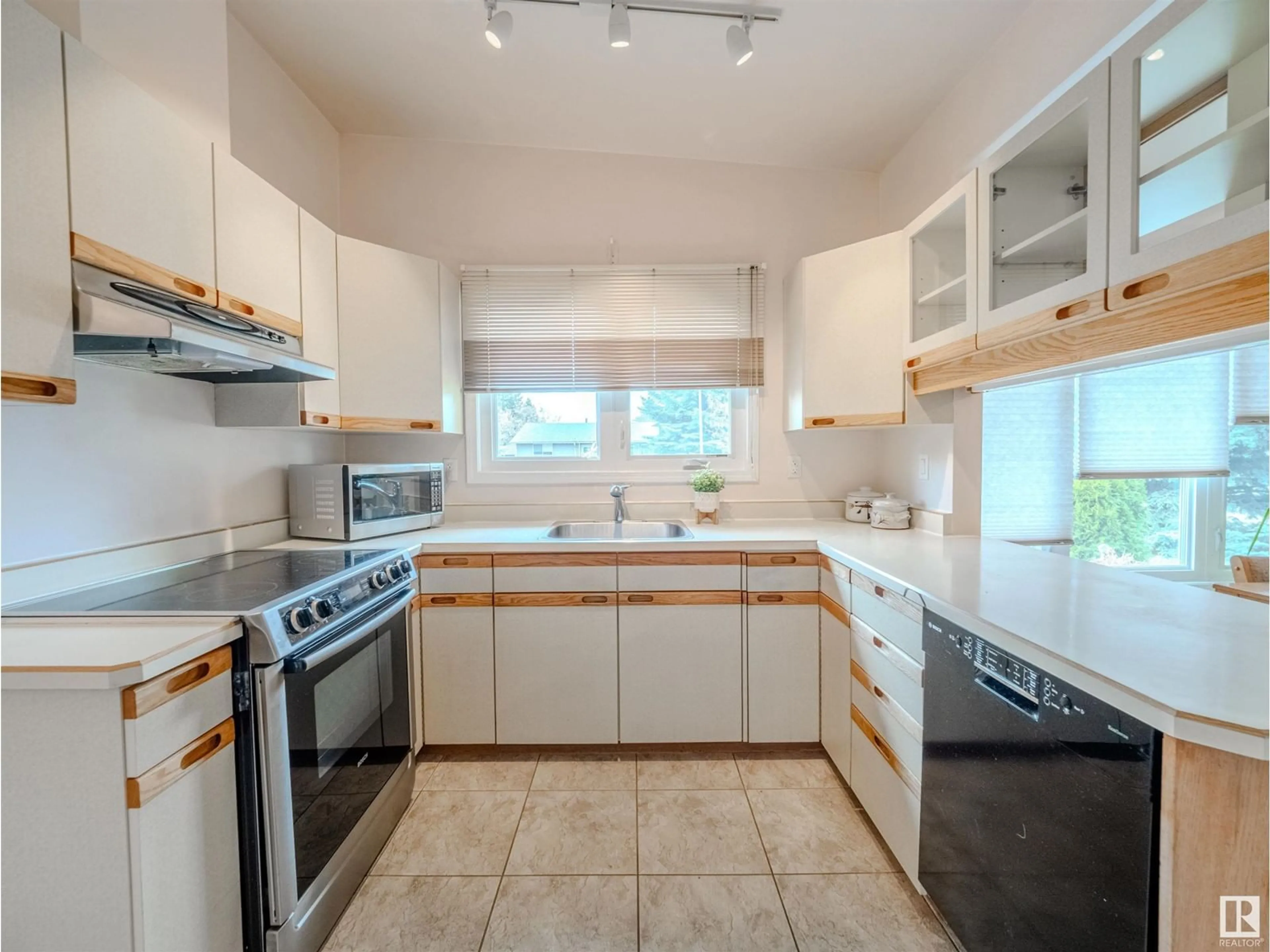 Standard kitchen, ceramic/tile floor for 15414 81 AV, Edmonton Alberta T5R3P1