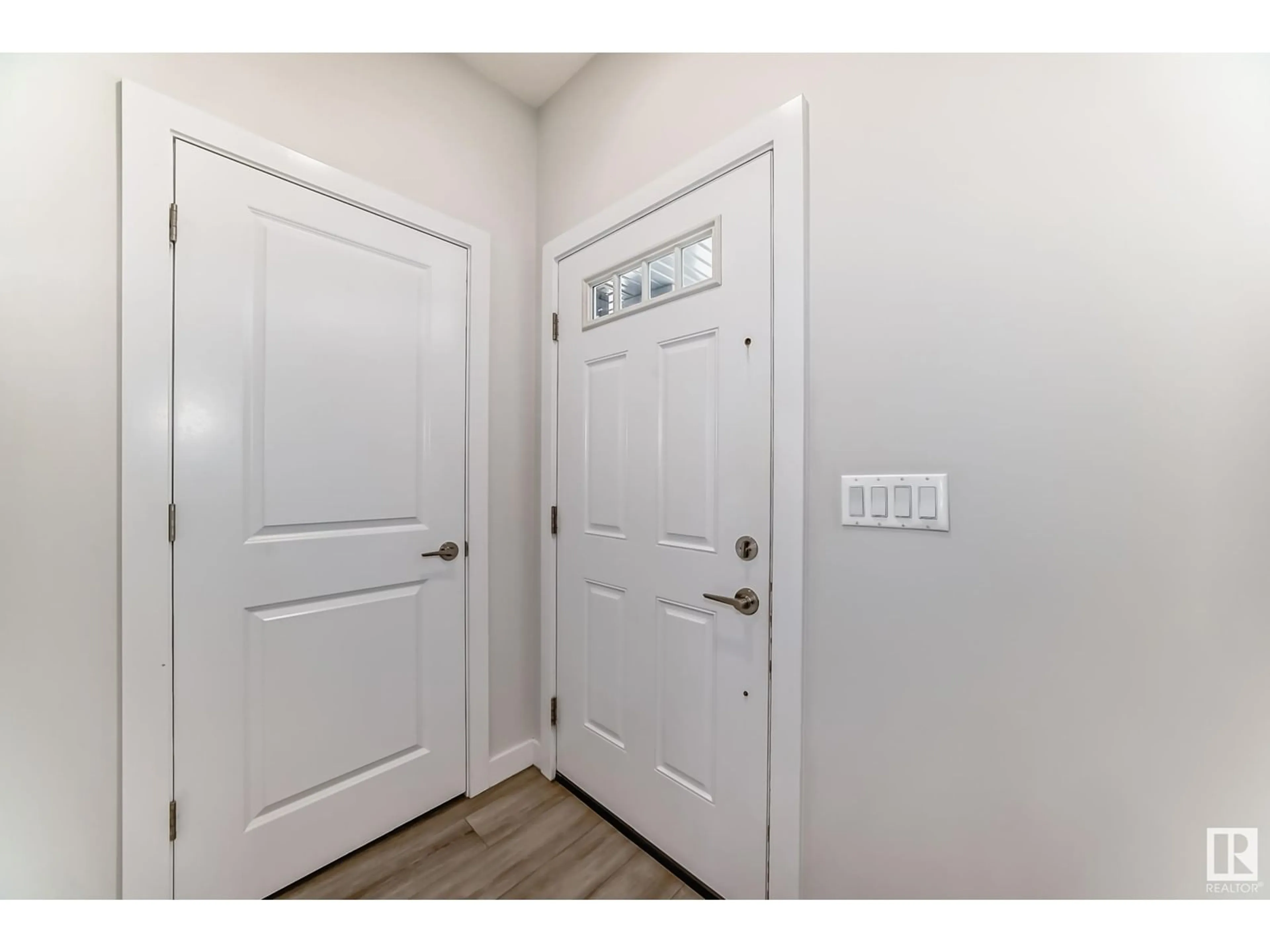 Indoor entryway for 21 FENWYCK BV, Spruce Grove Alberta T7X0Y9