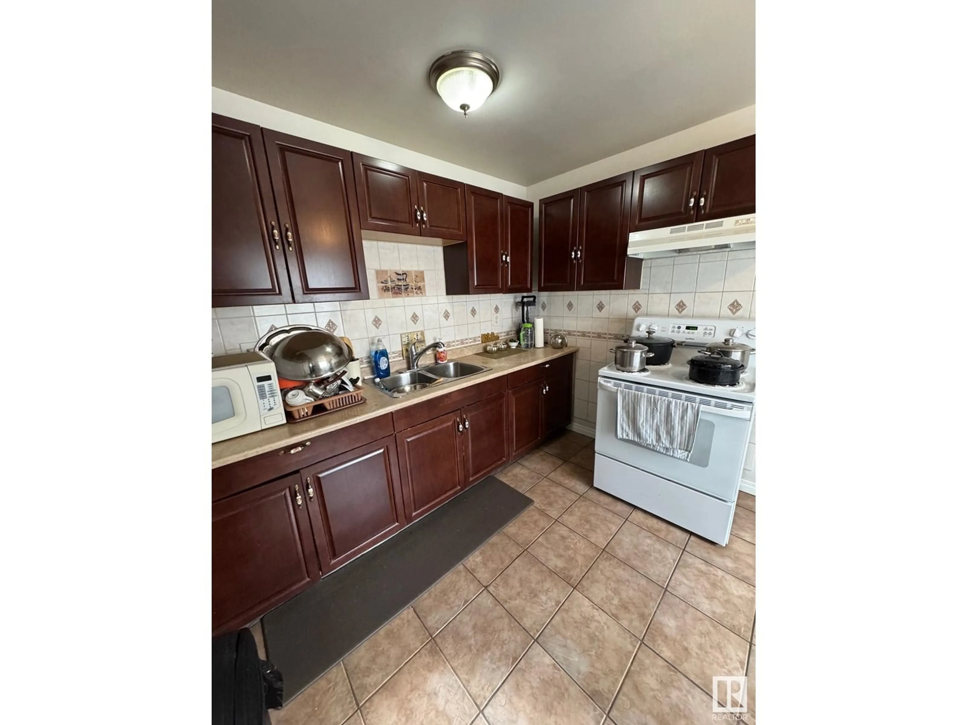 Standard kitchen, unknown for NW - 231 ROSELAND VG, Edmonton Alberta T5E5R6