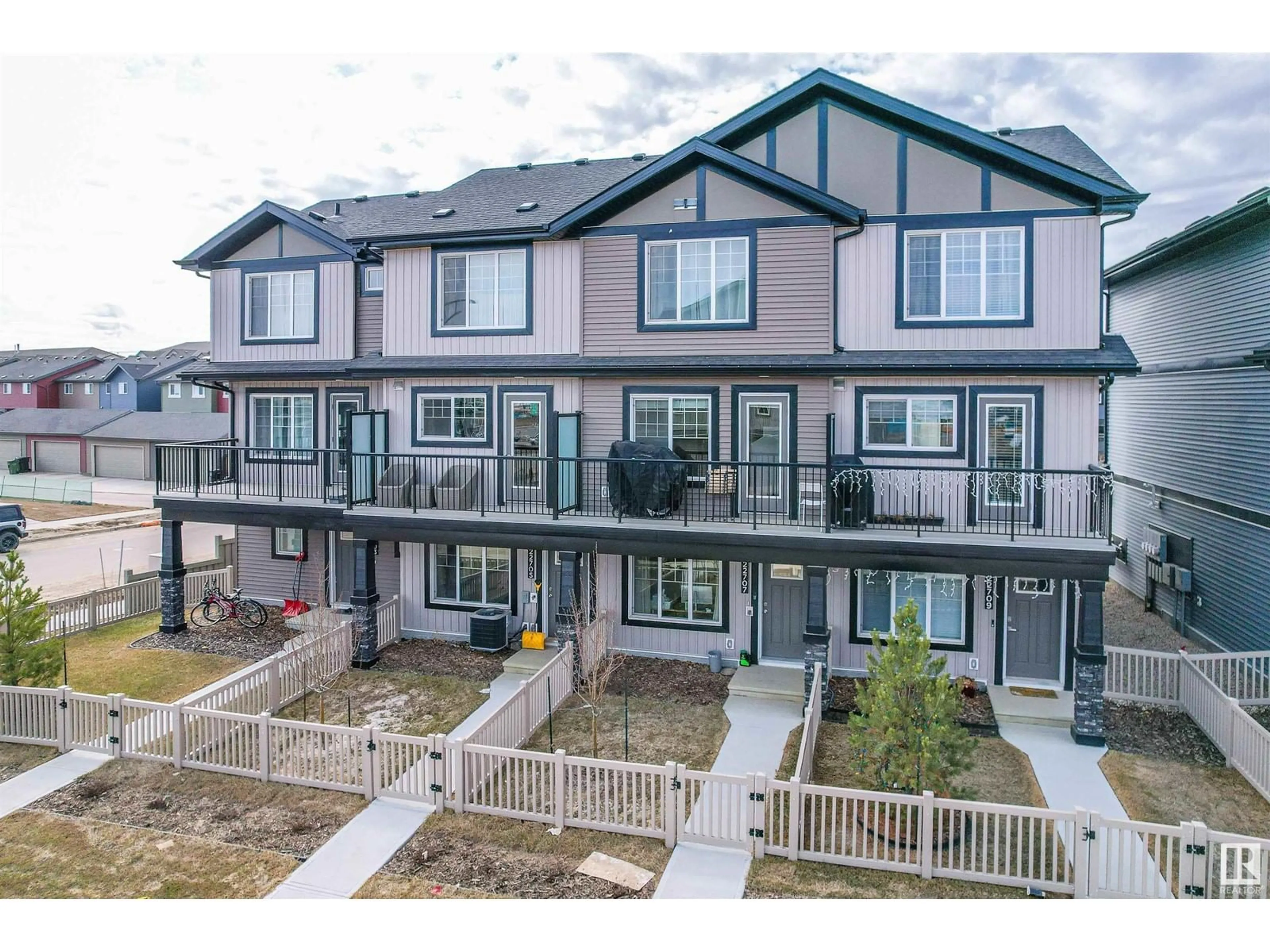 A pic from outside/outdoor area/front of a property/back of a property/a pic from drone, unknown for 22707 84 AV, Edmonton Alberta T5T4B4
