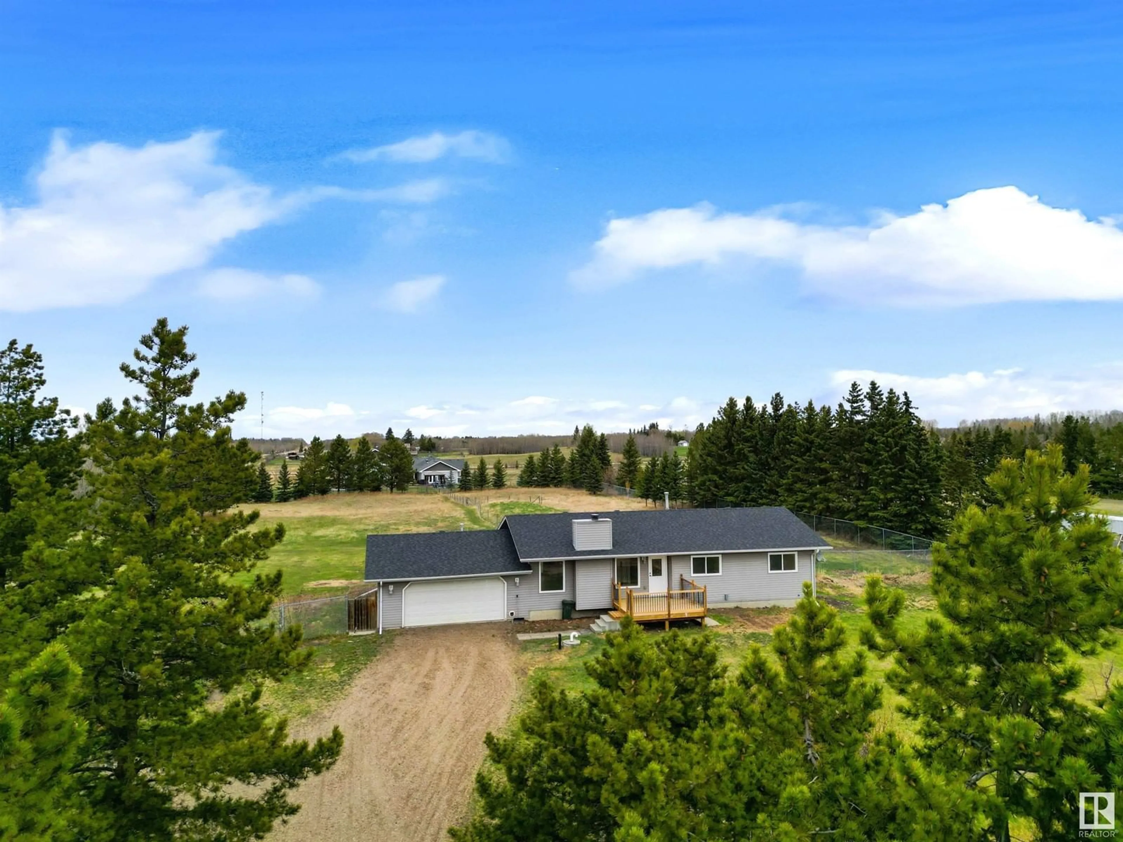 A pic from outside/outdoor area/front of a property/back of a property/a pic from drone, unknown for #2 - 52349 RG ROAD 222, Rural Strathcona County Alberta T8C1A4