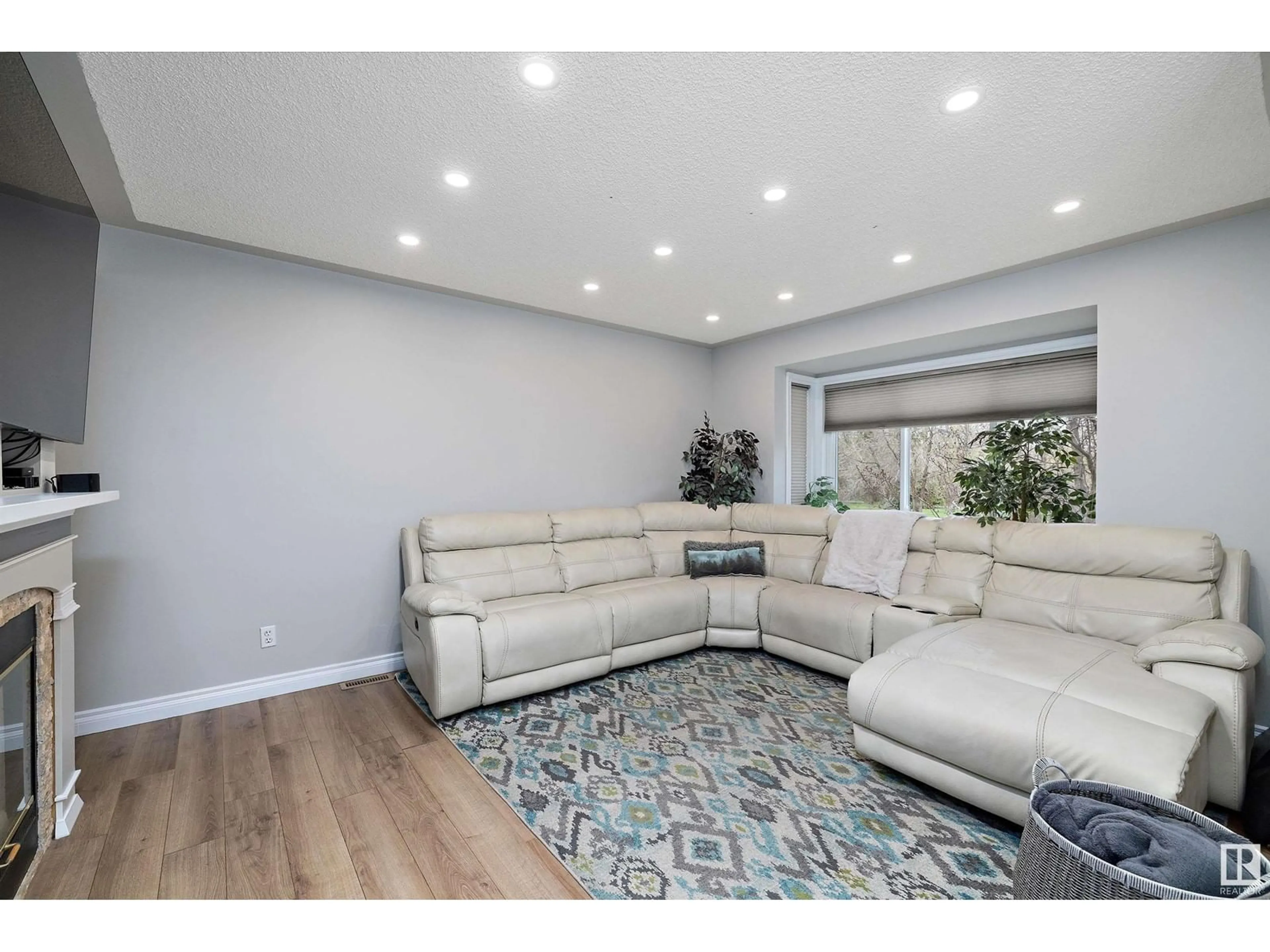 Living room with furniture, unknown for NW - 9323 98 AV, Edmonton Alberta T6C2C6