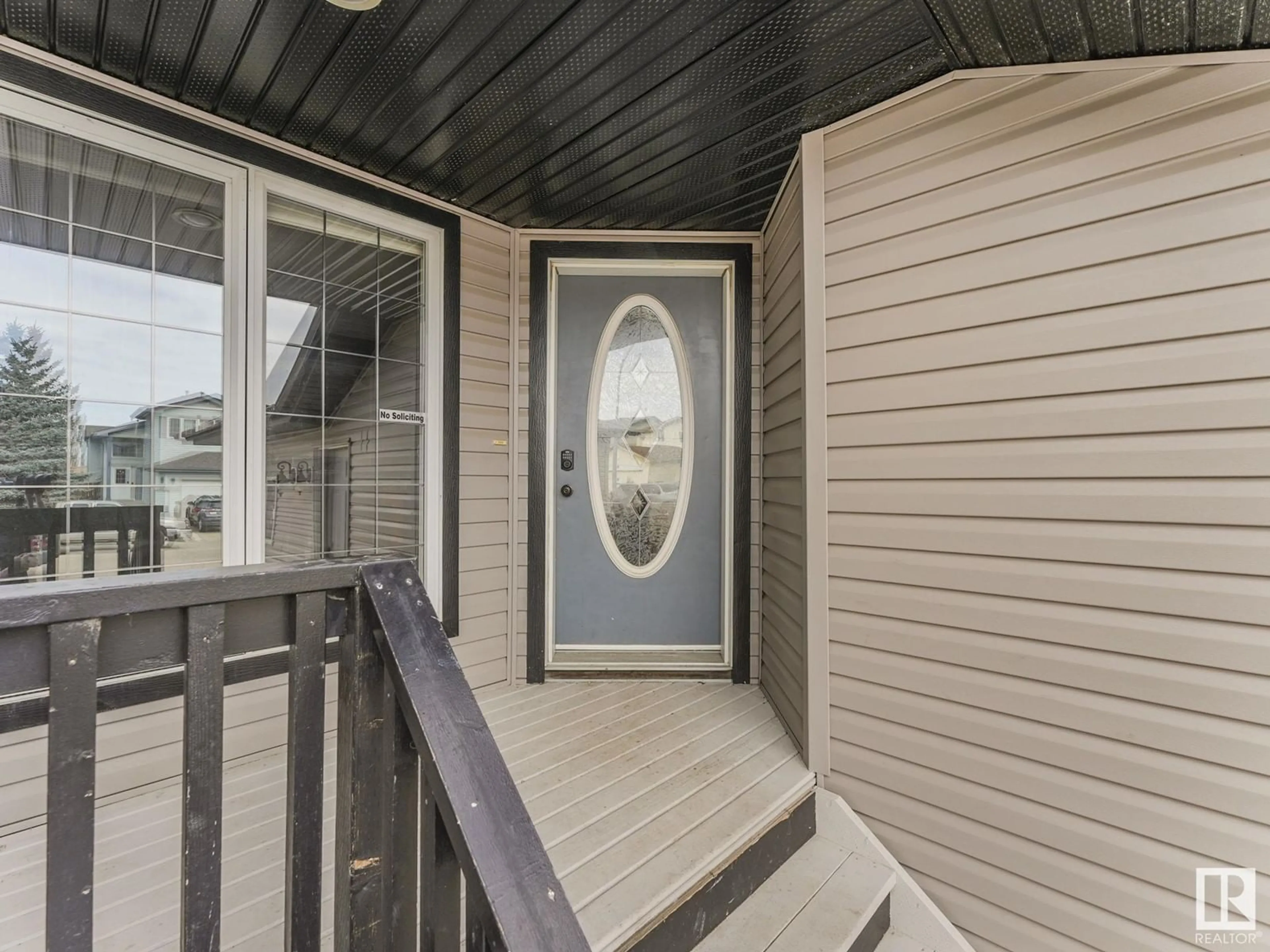Indoor entryway for 4113 157A AV, Edmonton Alberta T5Y0A4