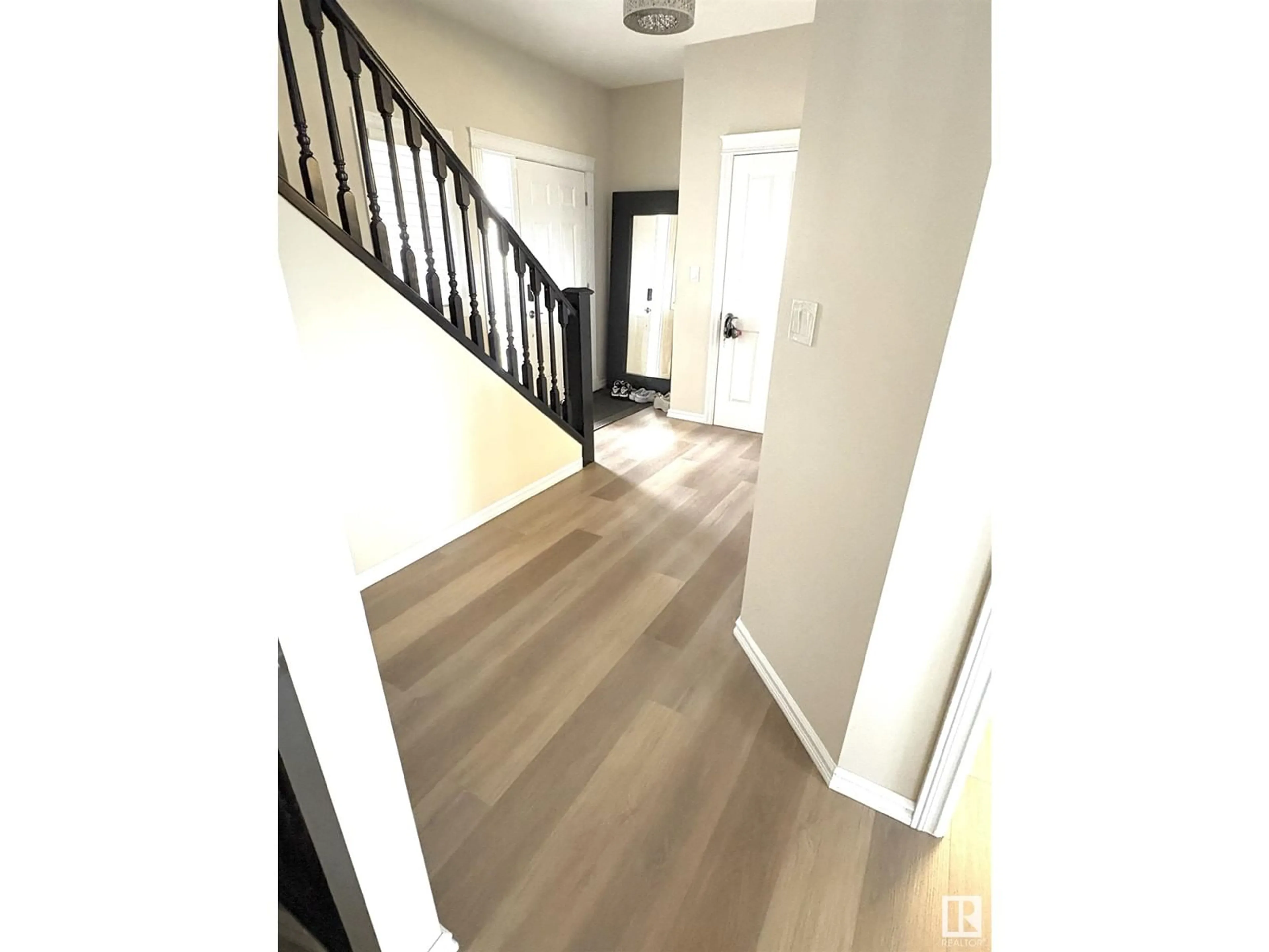 Indoor entryway for SW - 8532 16A AV, Edmonton Alberta T6X0H9