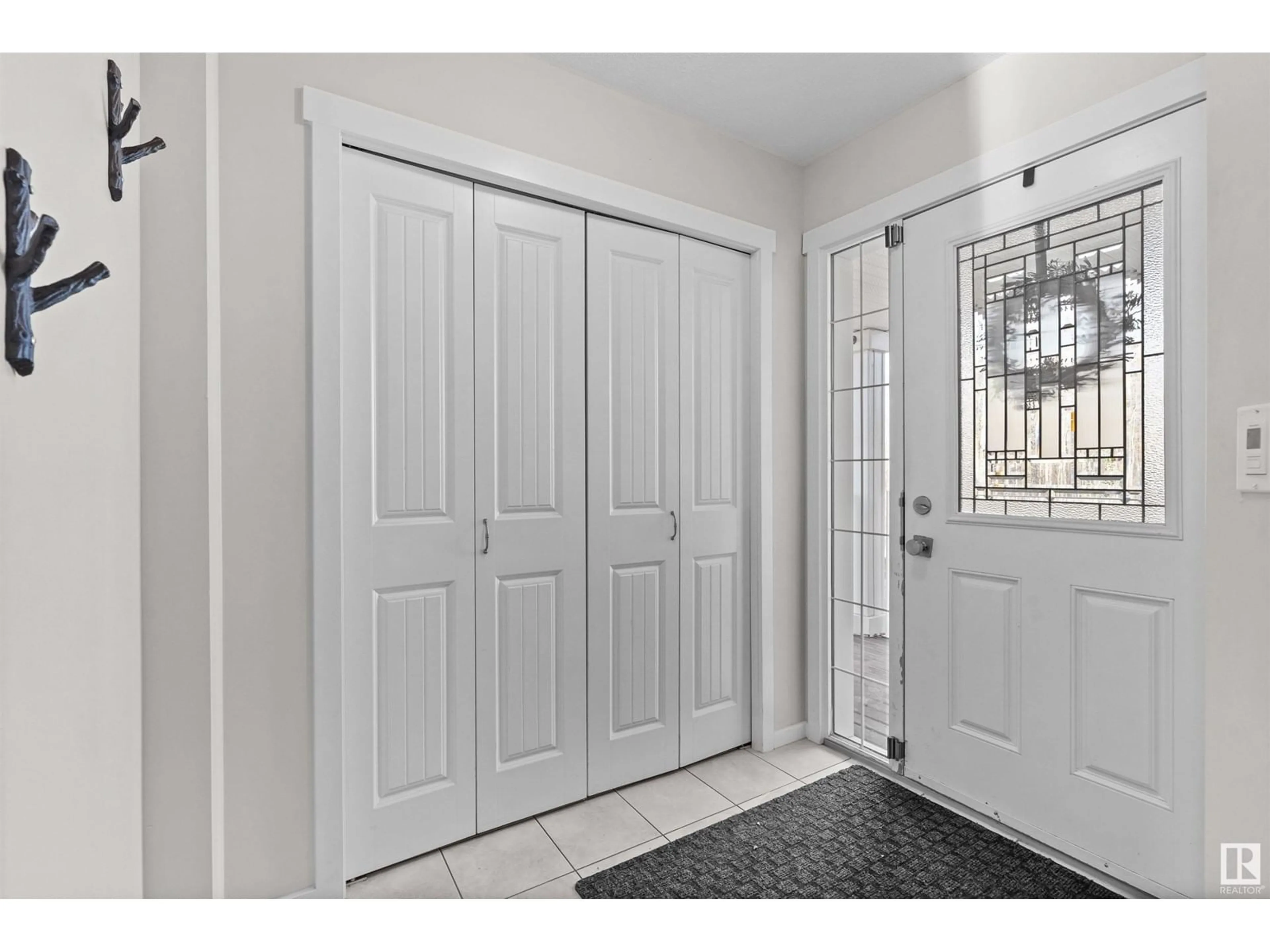 Indoor entryway for 54514 - 24 RGE ROAD 12, Rural Lac Ste. Anne County Alberta T0E1V2