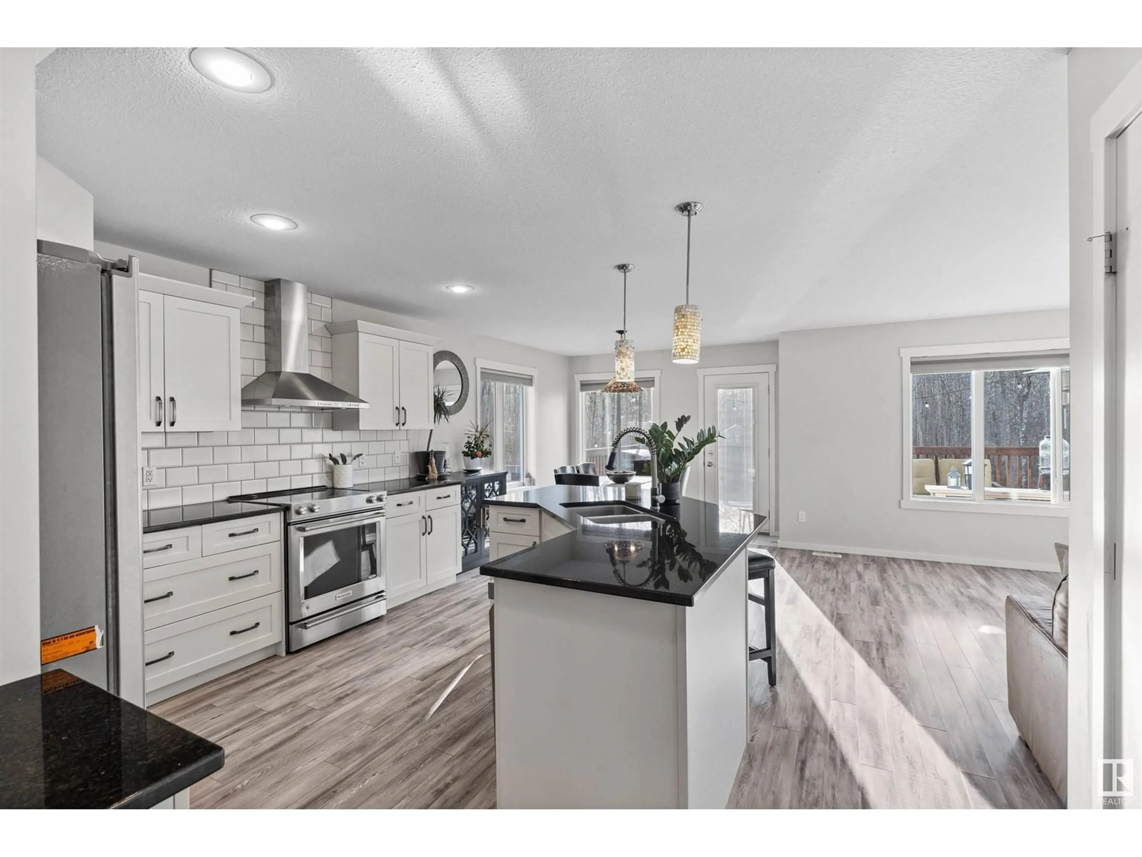 Open concept kitchen, ceramic/tile floor for 54514 - 24 RGE ROAD 12, Rural Lac Ste. Anne County Alberta T0E1V2