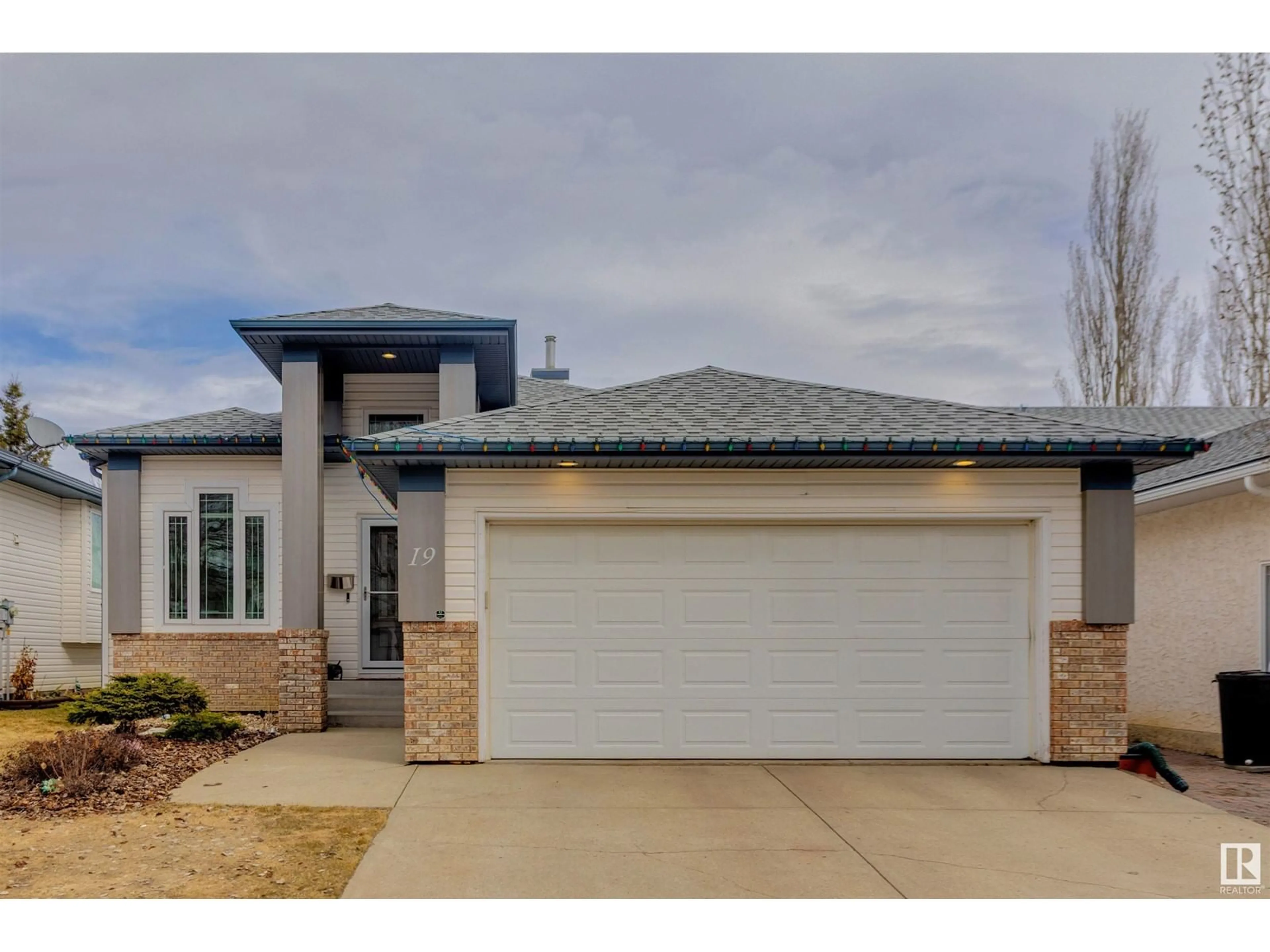 Home with brick exterior material, street for 19 OAKPARK CR, St. Albert Alberta T8N6L2