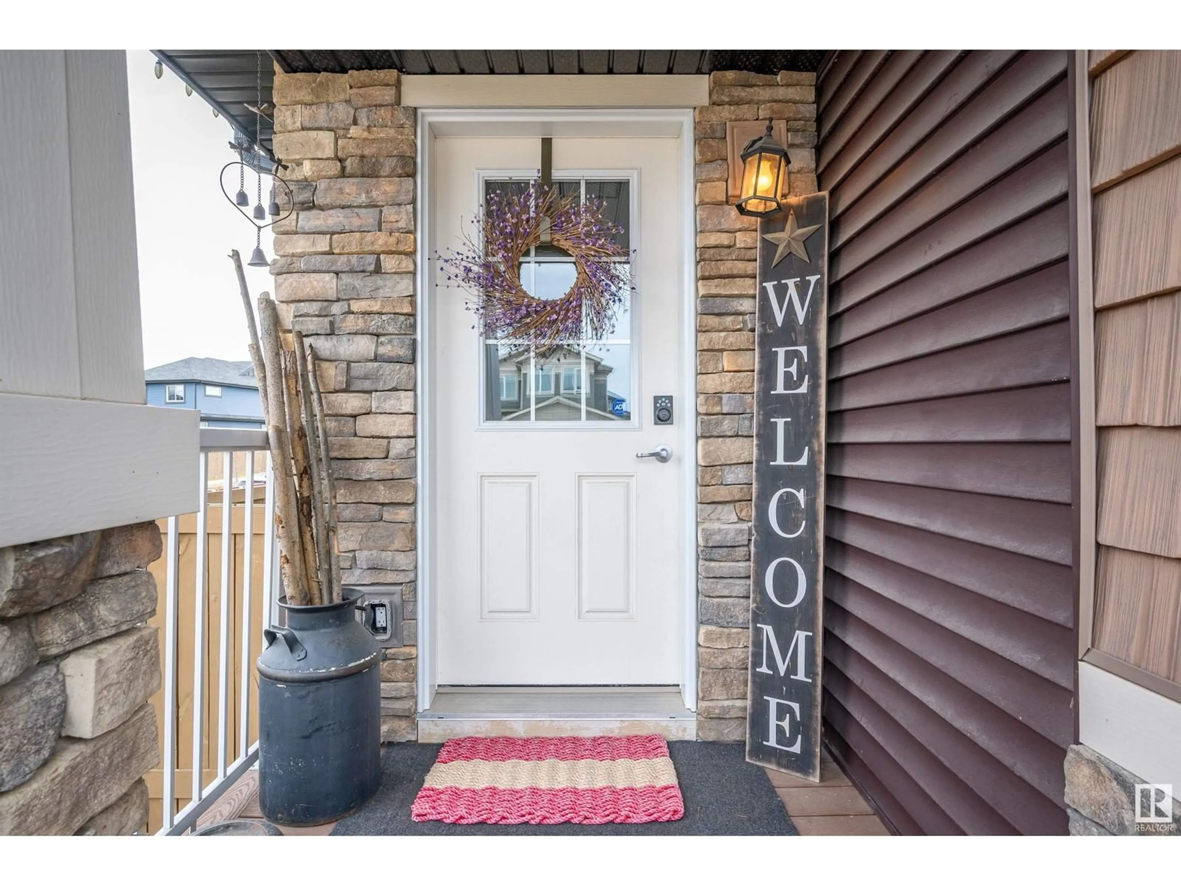 Indoor entryway for 1392 WATT DR, Edmonton Alberta T6X2A6