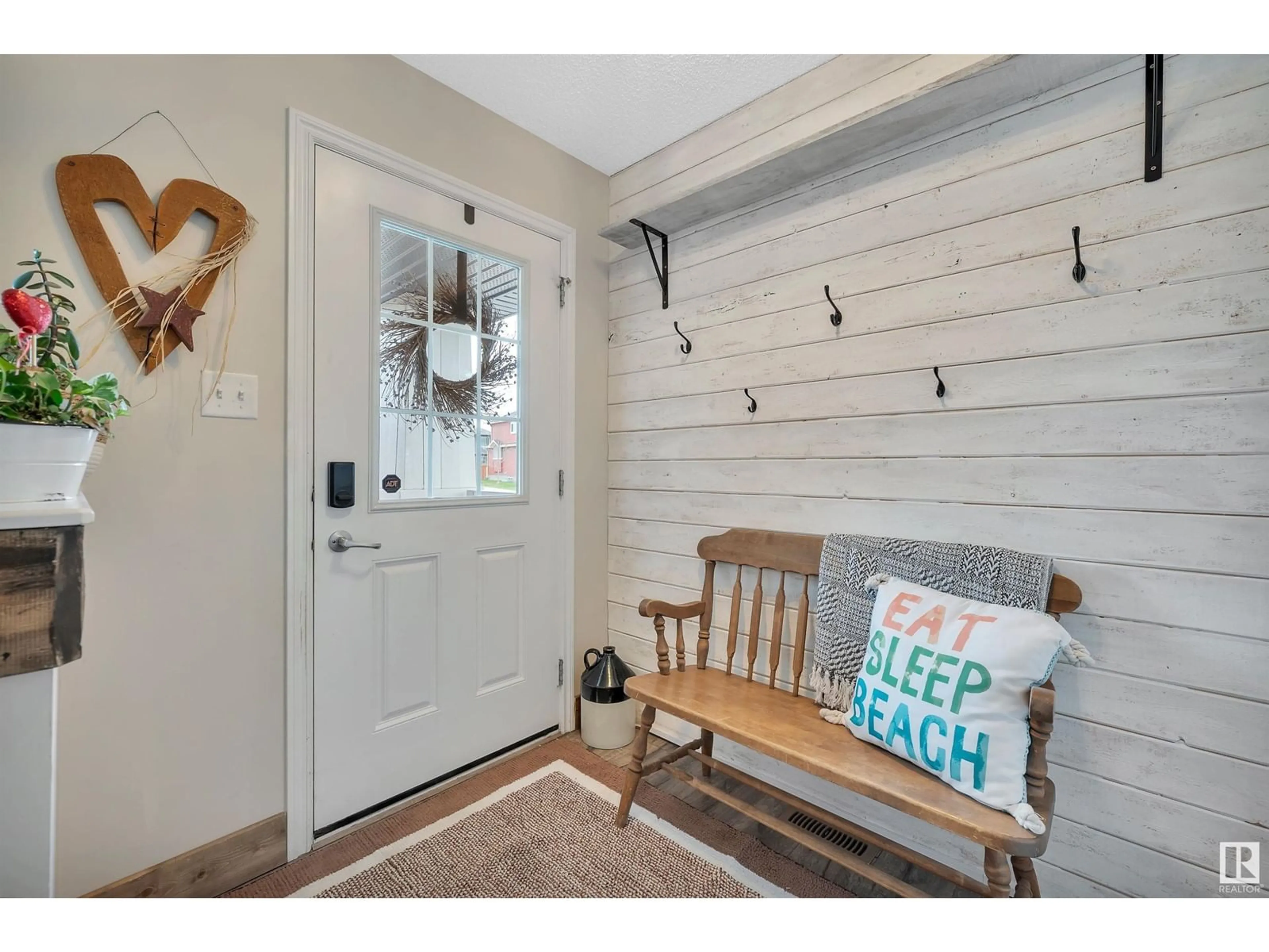 Indoor entryway for 1392 WATT DR, Edmonton Alberta T6X2A6