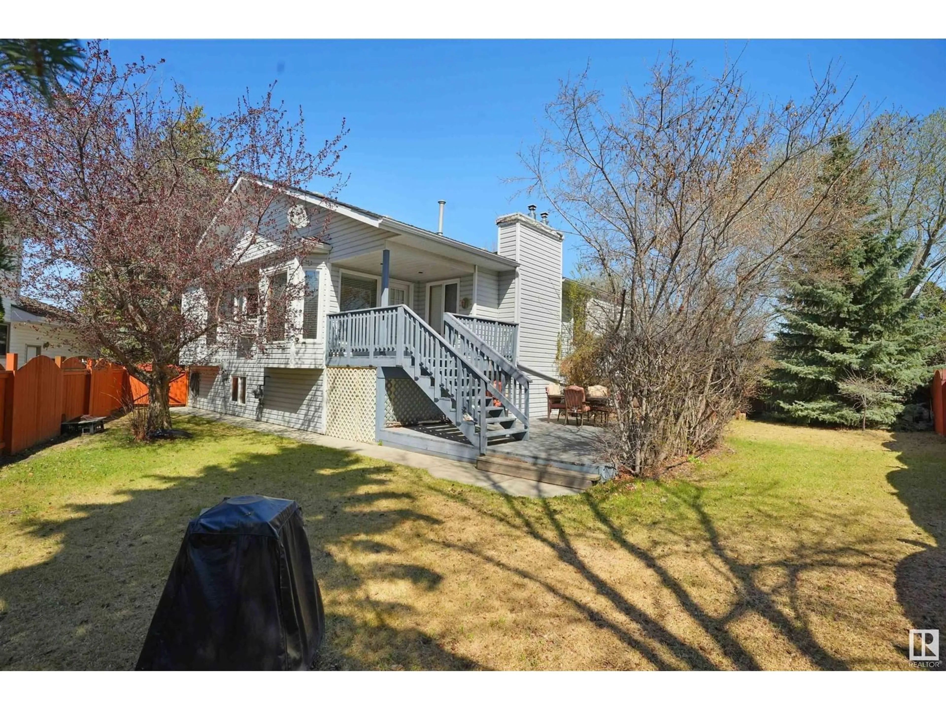 A pic from outside/outdoor area/front of a property/back of a property/a pic from drone, street for 85 RAVEN DR, Sherwood Park Alberta T8A5N7