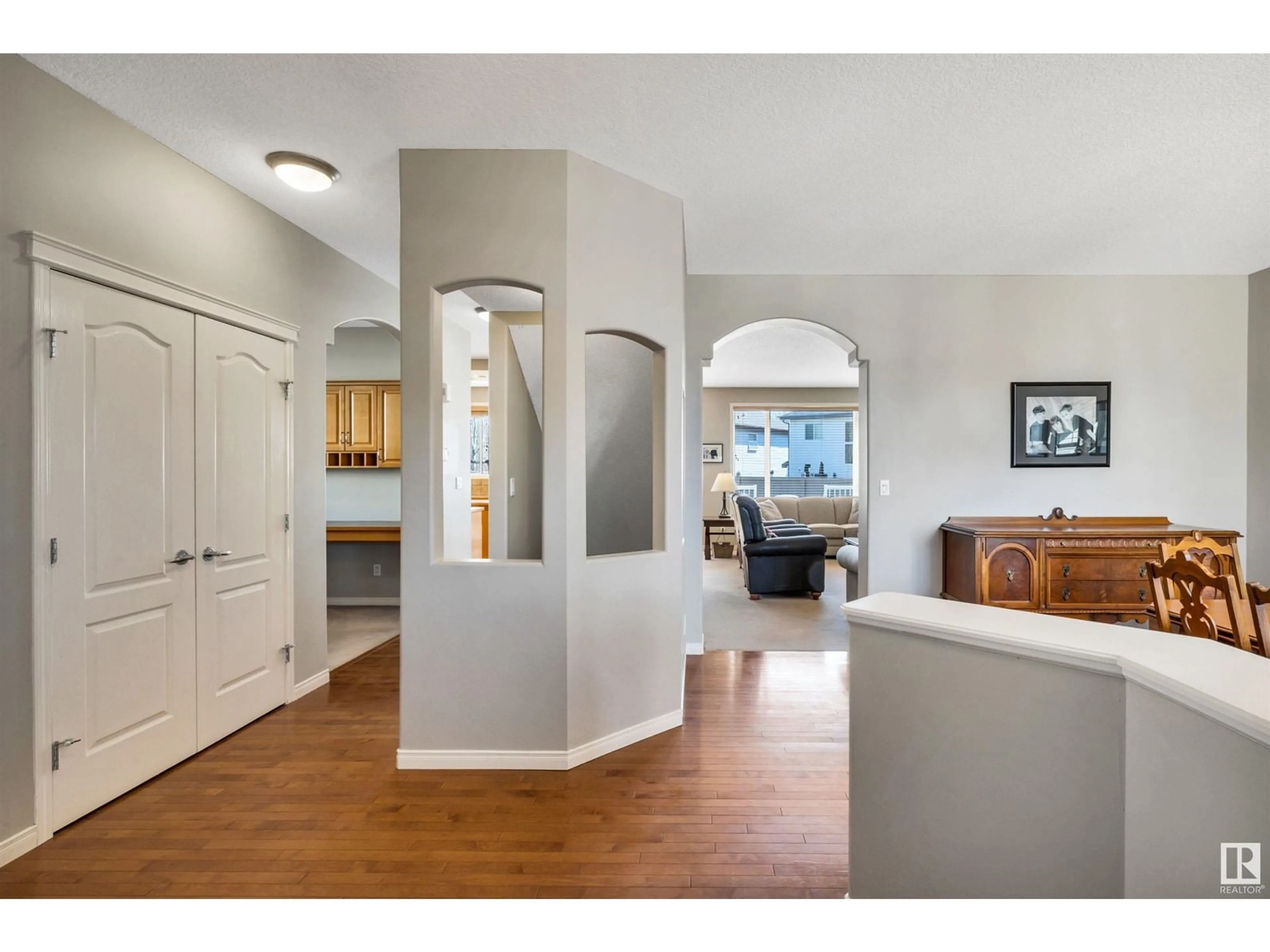 Indoor entryway for 19 EDWIN CR, St. Albert Alberta T8N7G9