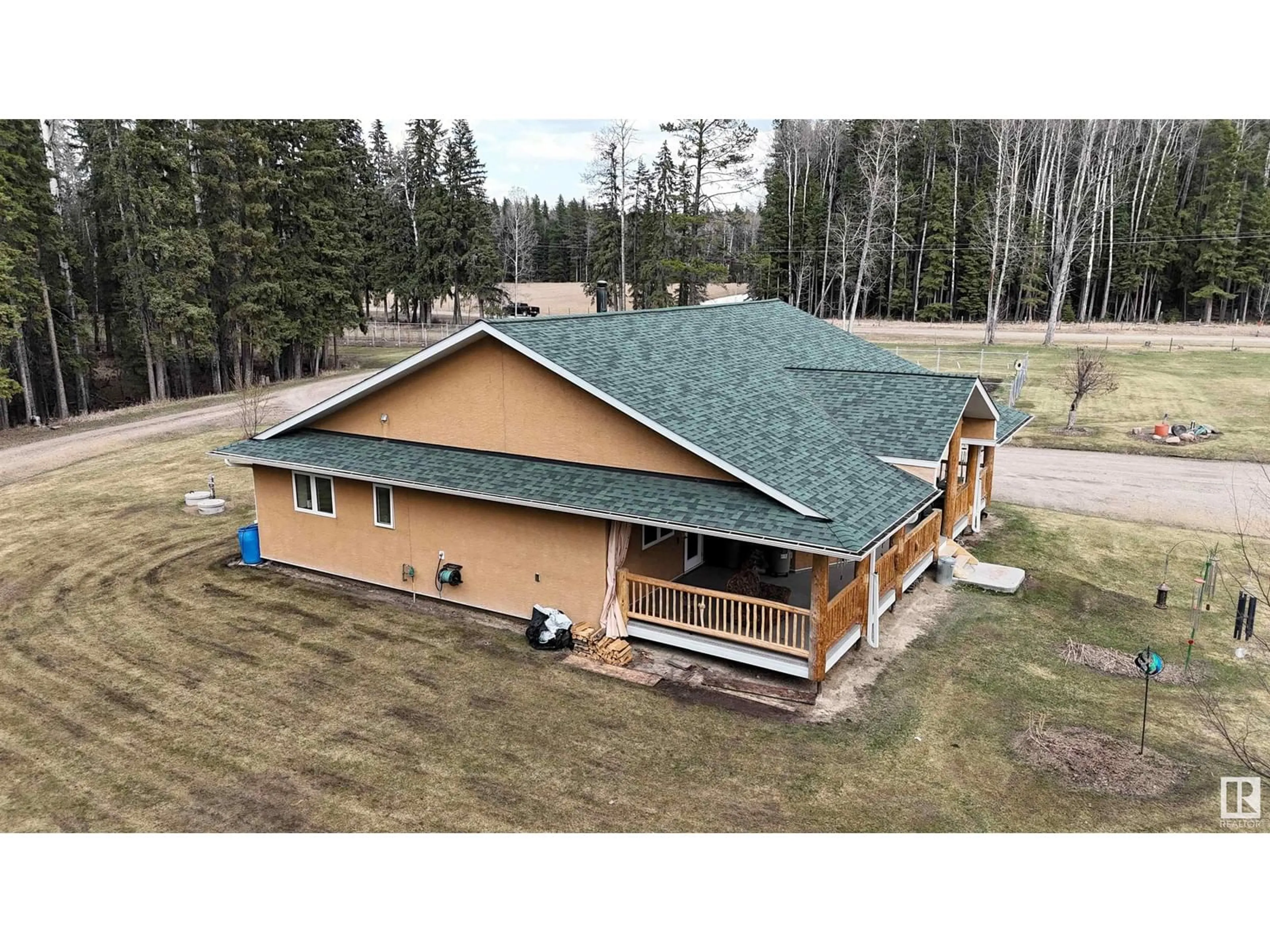 A pic from outside/outdoor area/front of a property/back of a property/a pic from drone, building for 53302 RANGE ROAD 164, Rural Yellowhead Alberta T7E3K3
