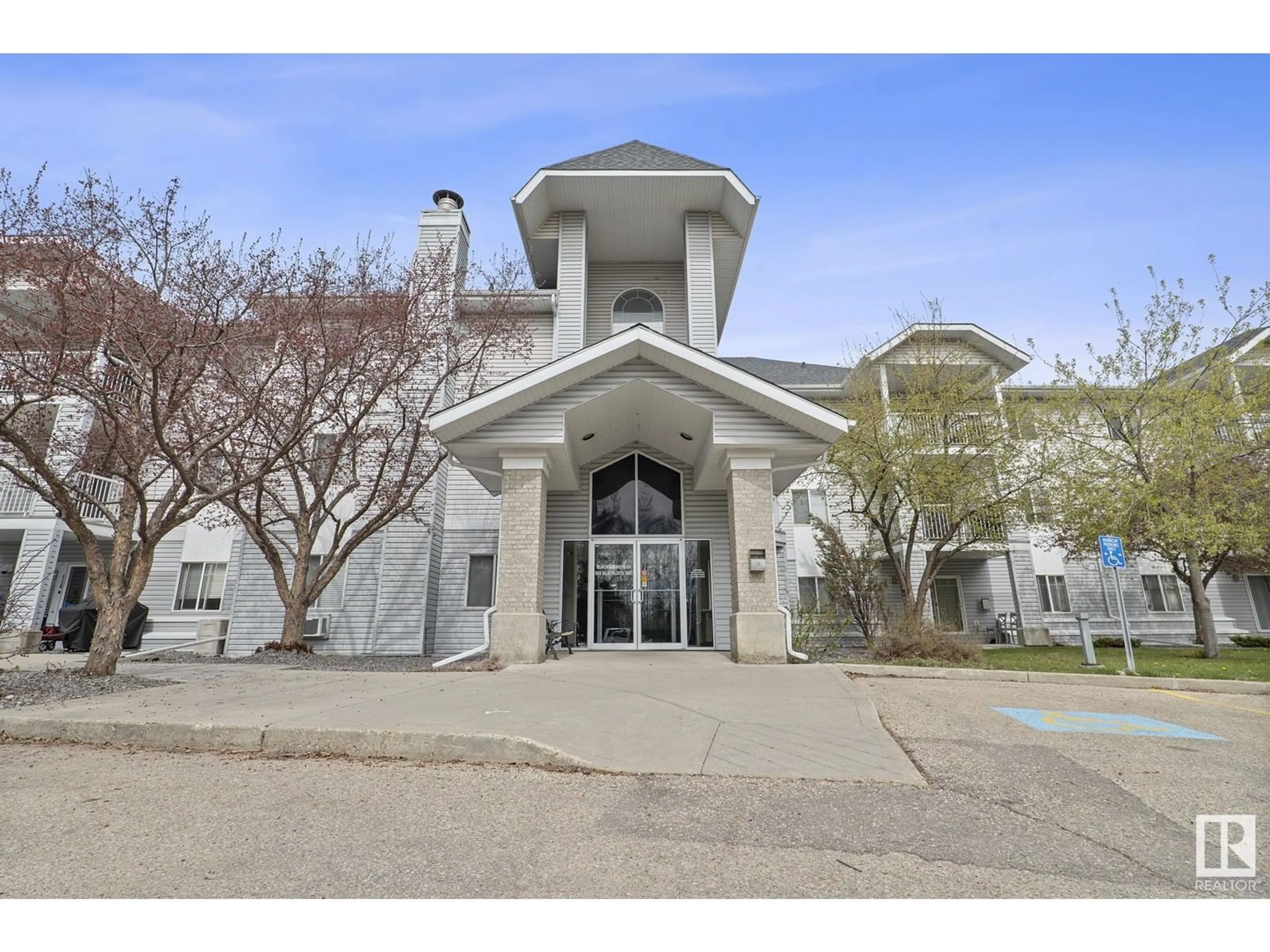 Indoor foyer for 905 - 314 BLACKLOCK WY, Edmonton Alberta T6W1M7