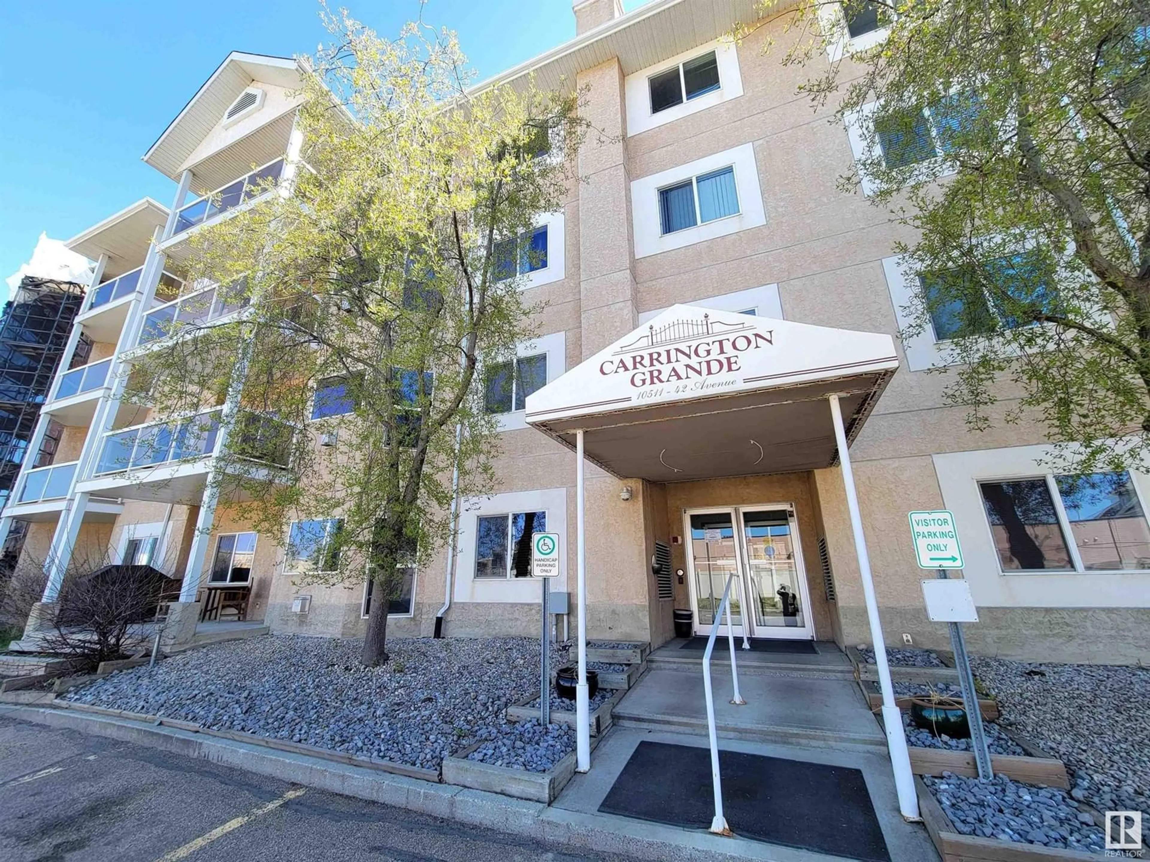 Indoor foyer for #312 - 10511 42 AV, Edmonton Alberta T6J7G8