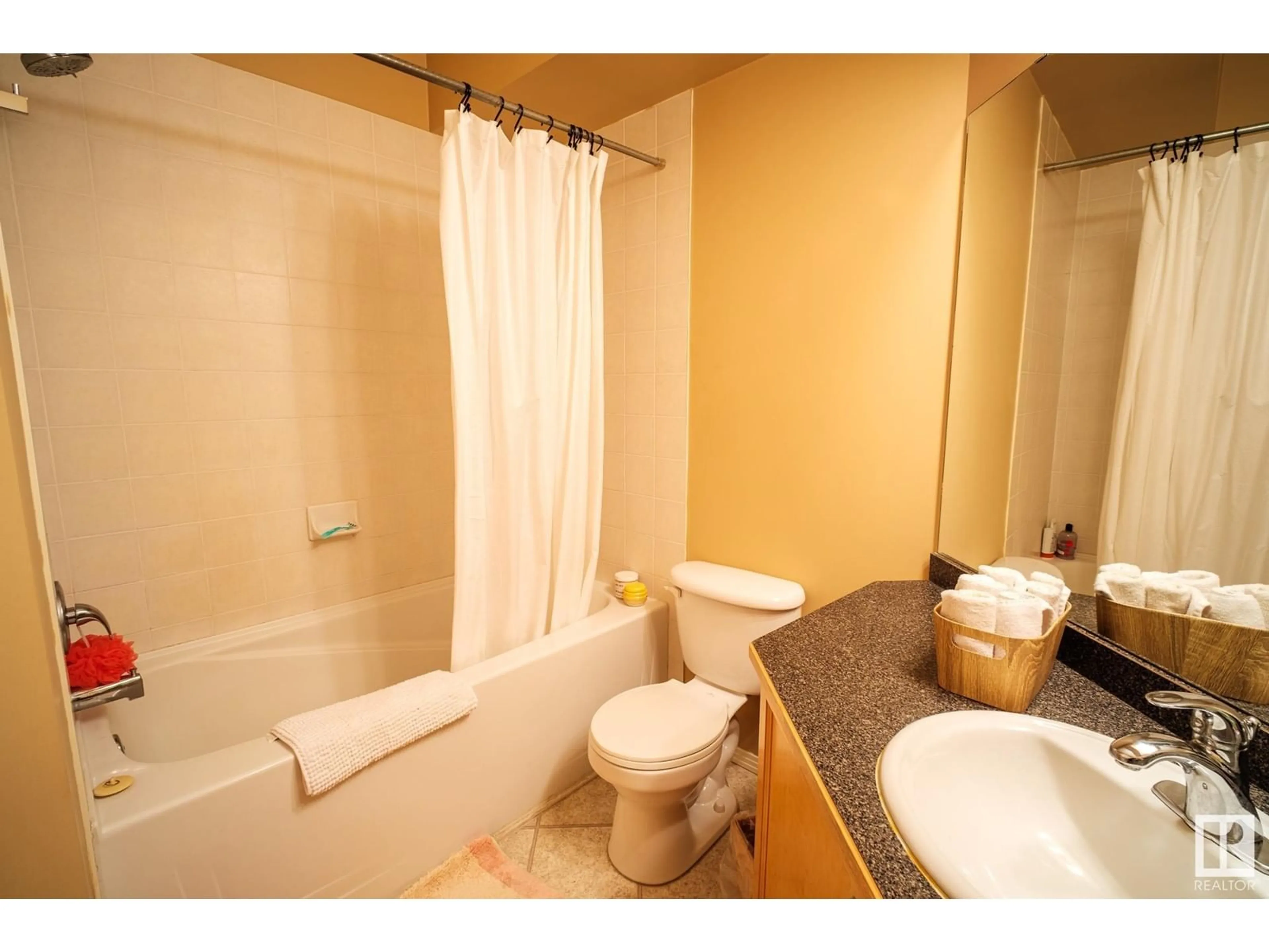 Standard bathroom, ceramic/tile floor for 205 8619 111 ST NW, Edmonton Alberta T6W2W1