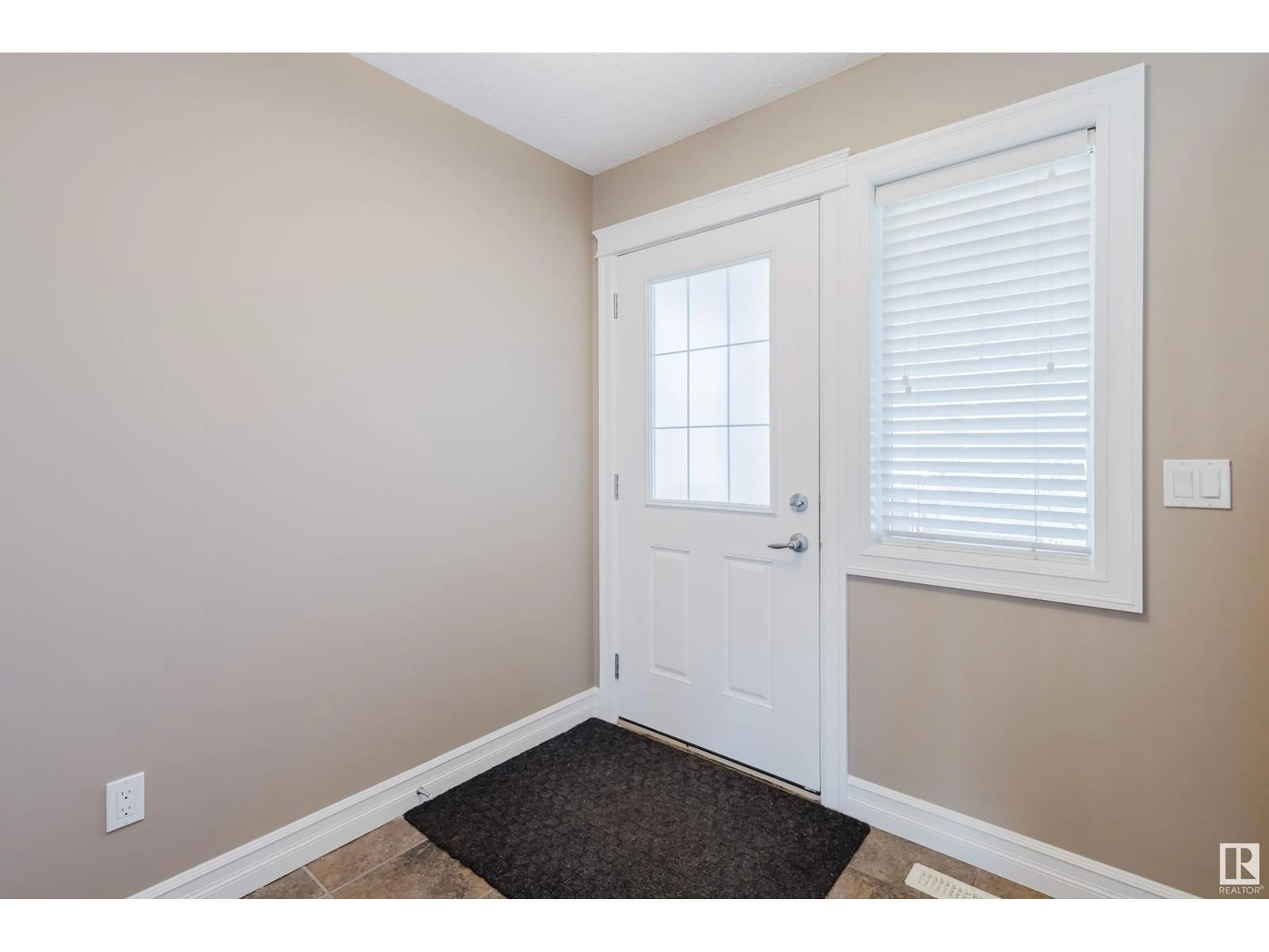 Indoor entryway for SW - 11321 13A AV, Edmonton Alberta T6W0G9