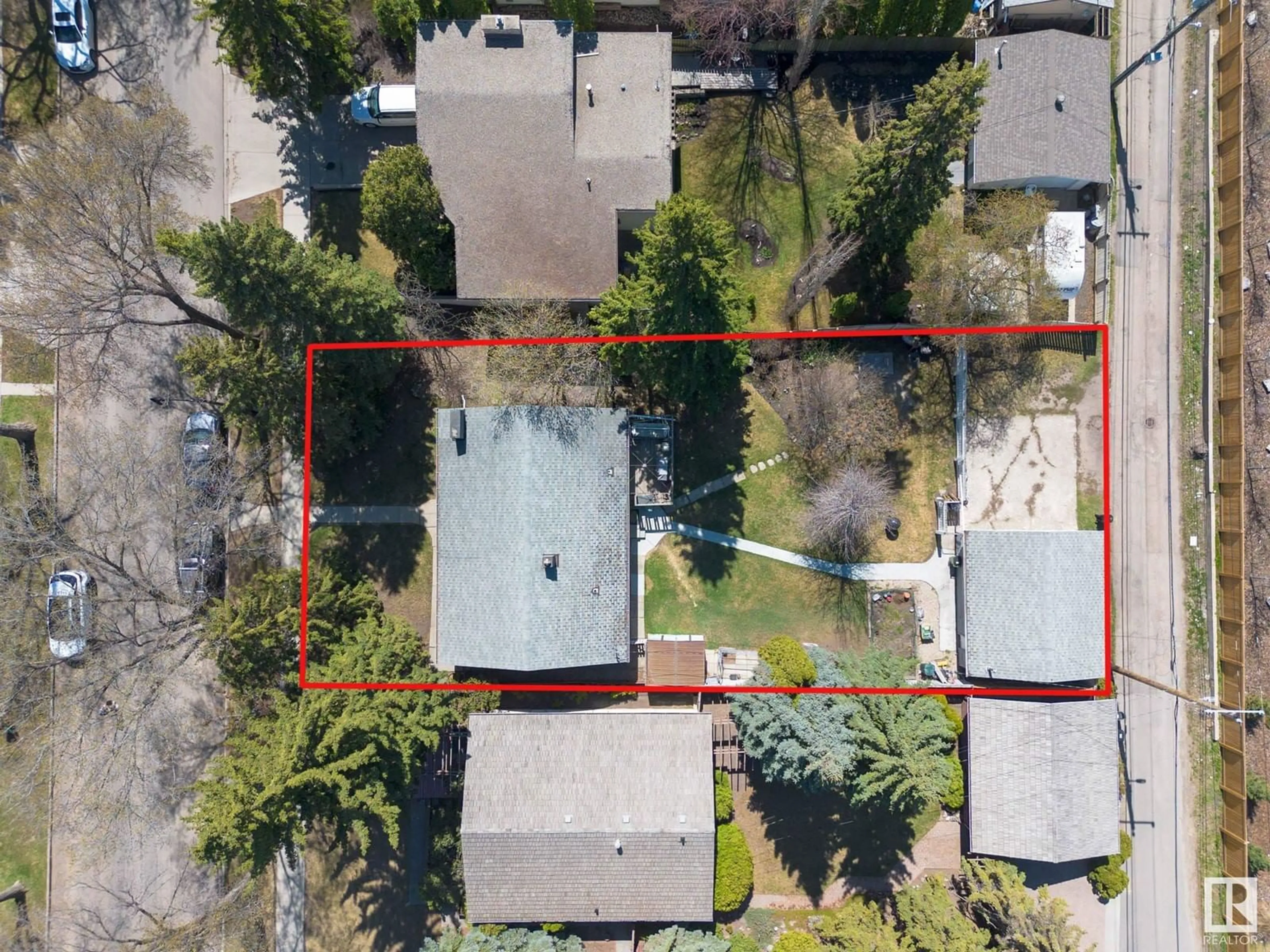 A pic from outside/outdoor area/front of a property/back of a property/a pic from drone, street for NW - 9432 148 ST, Edmonton Alberta T5R1A6