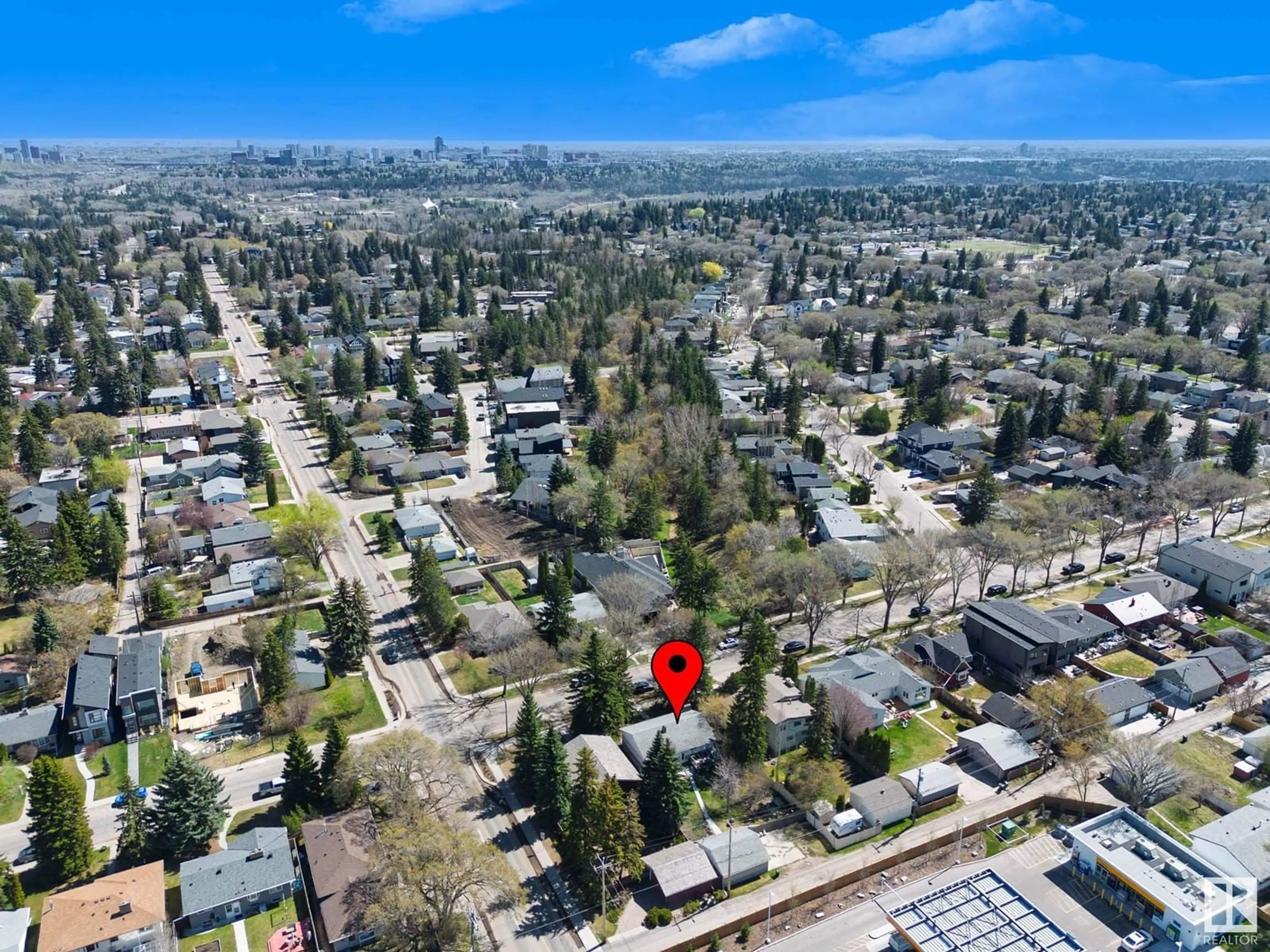 A pic from outside/outdoor area/front of a property/back of a property/a pic from drone, street for NW - 9432 148 ST, Edmonton Alberta T5R1A6