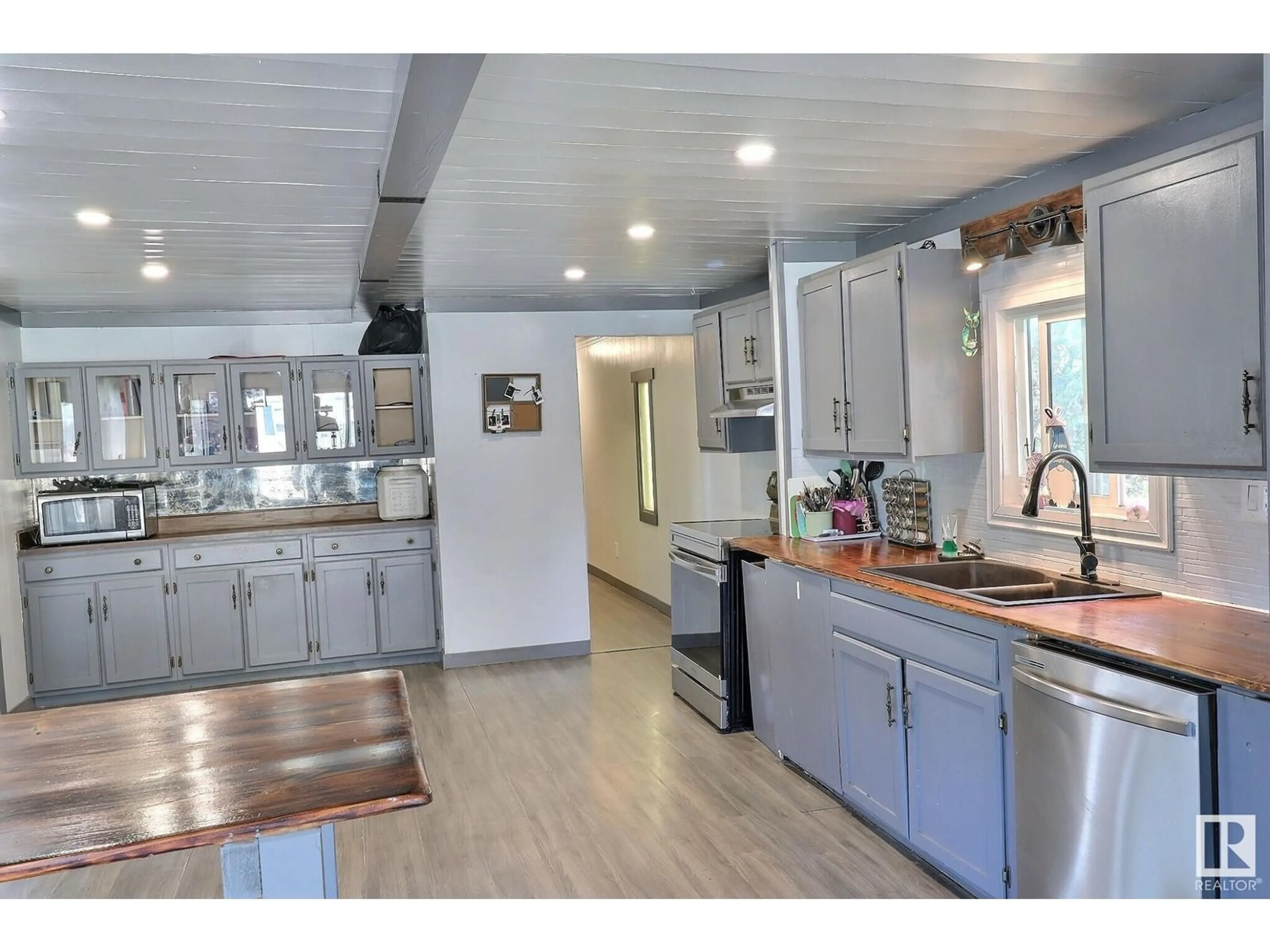 Open concept kitchen, unknown for NW - 717 EVERGREEN PA, Edmonton Alberta T5Y4M2