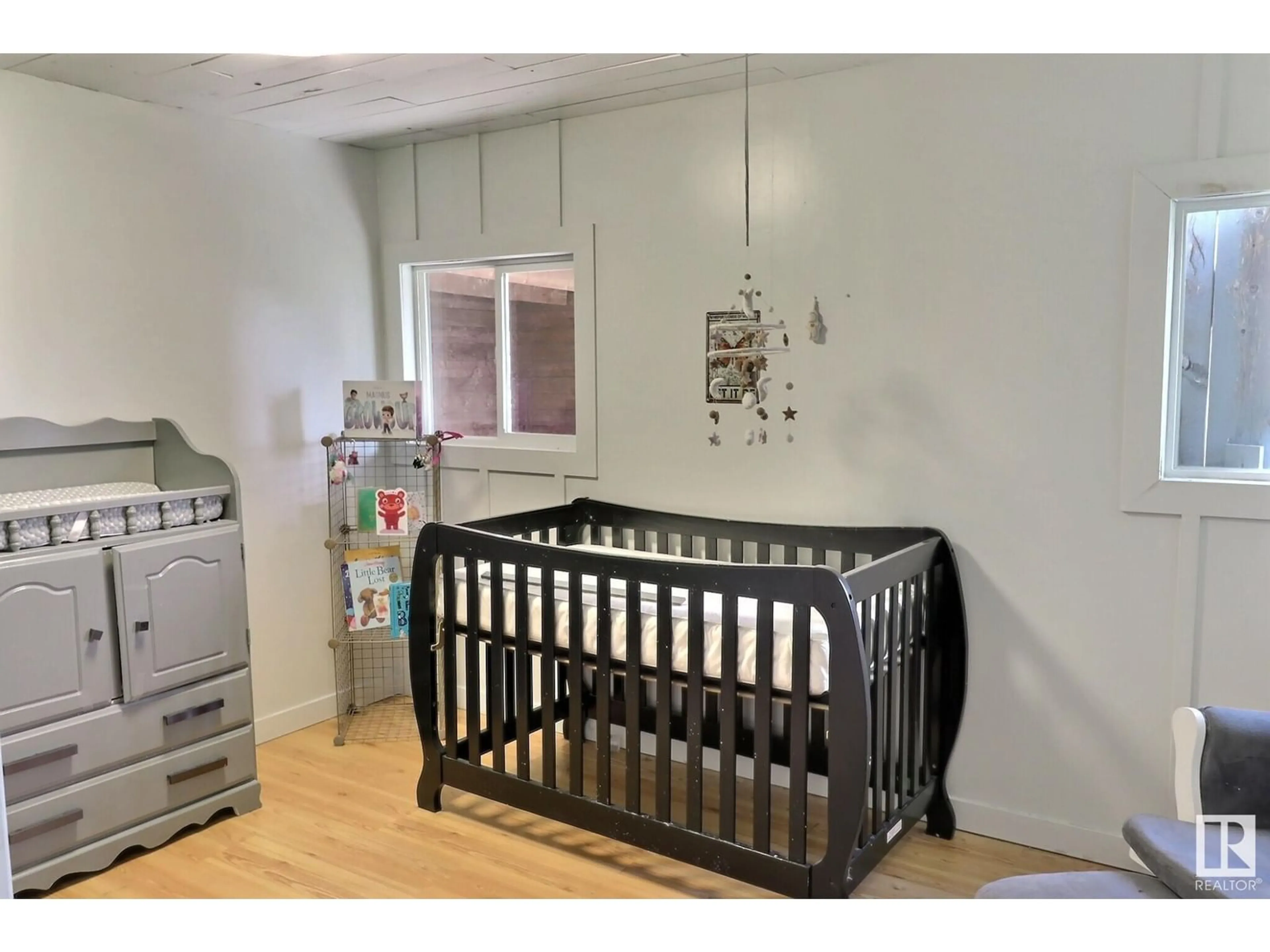 A pic of a room for NW - 717 EVERGREEN PA, Edmonton Alberta T5Y4M2