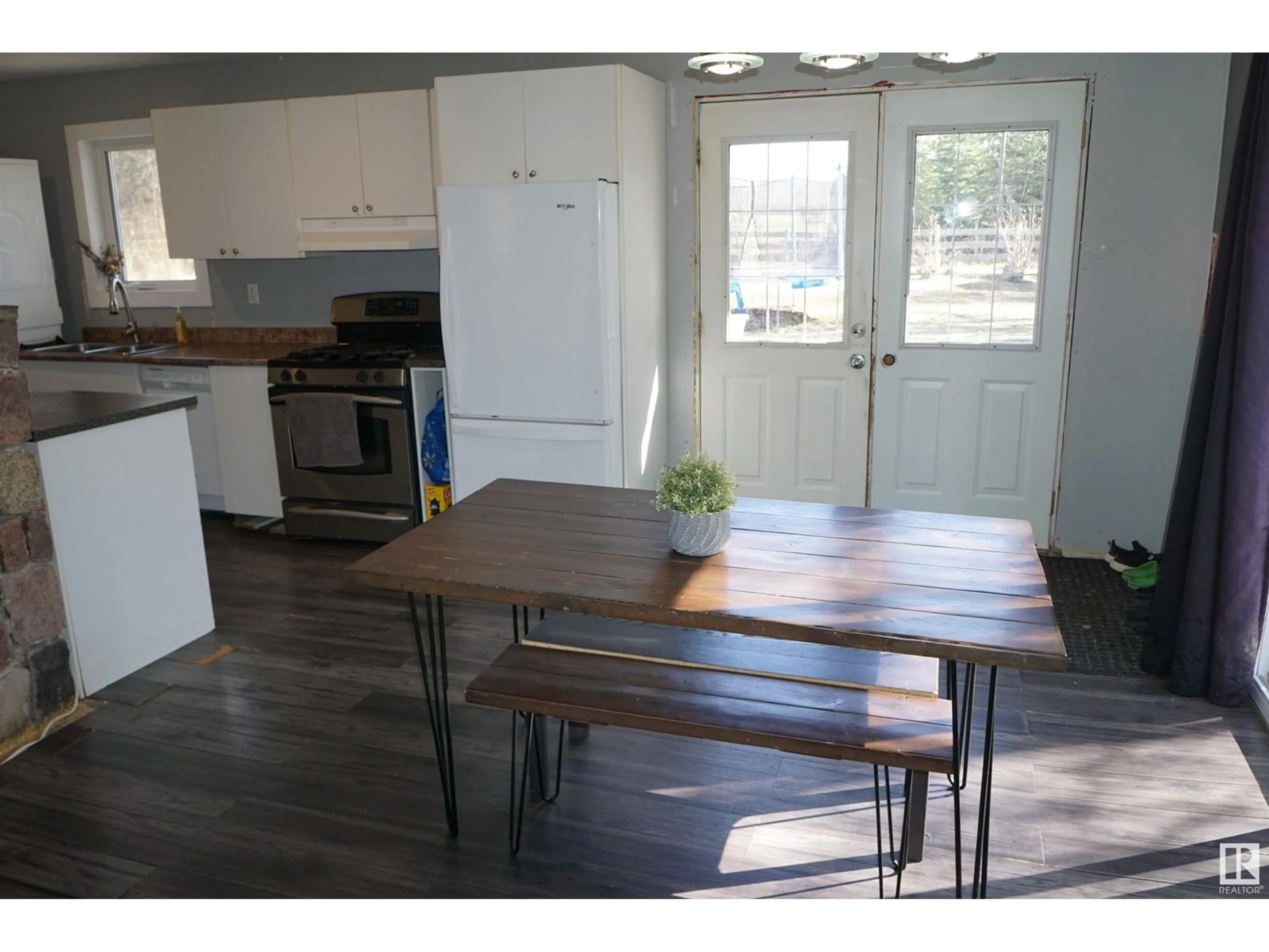Open concept kitchen, wood/laminate floor for B17 JOHNSONIA BE, Rural Leduc County Alberta T0C2P0