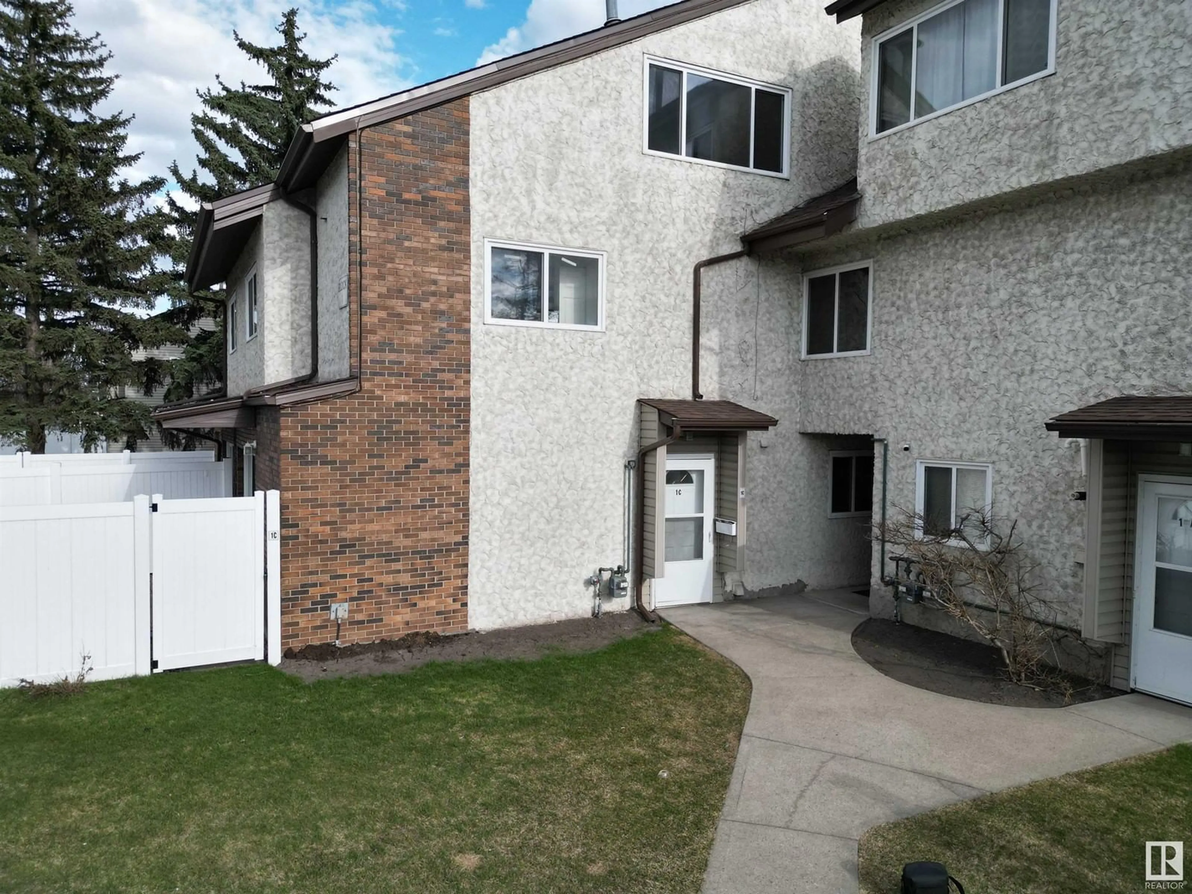 A pic from outside/outdoor area/front of a property/back of a property/a pic from drone, unknown for NW - 1C MEADOWLARK VG, Edmonton Alberta T5R5X3