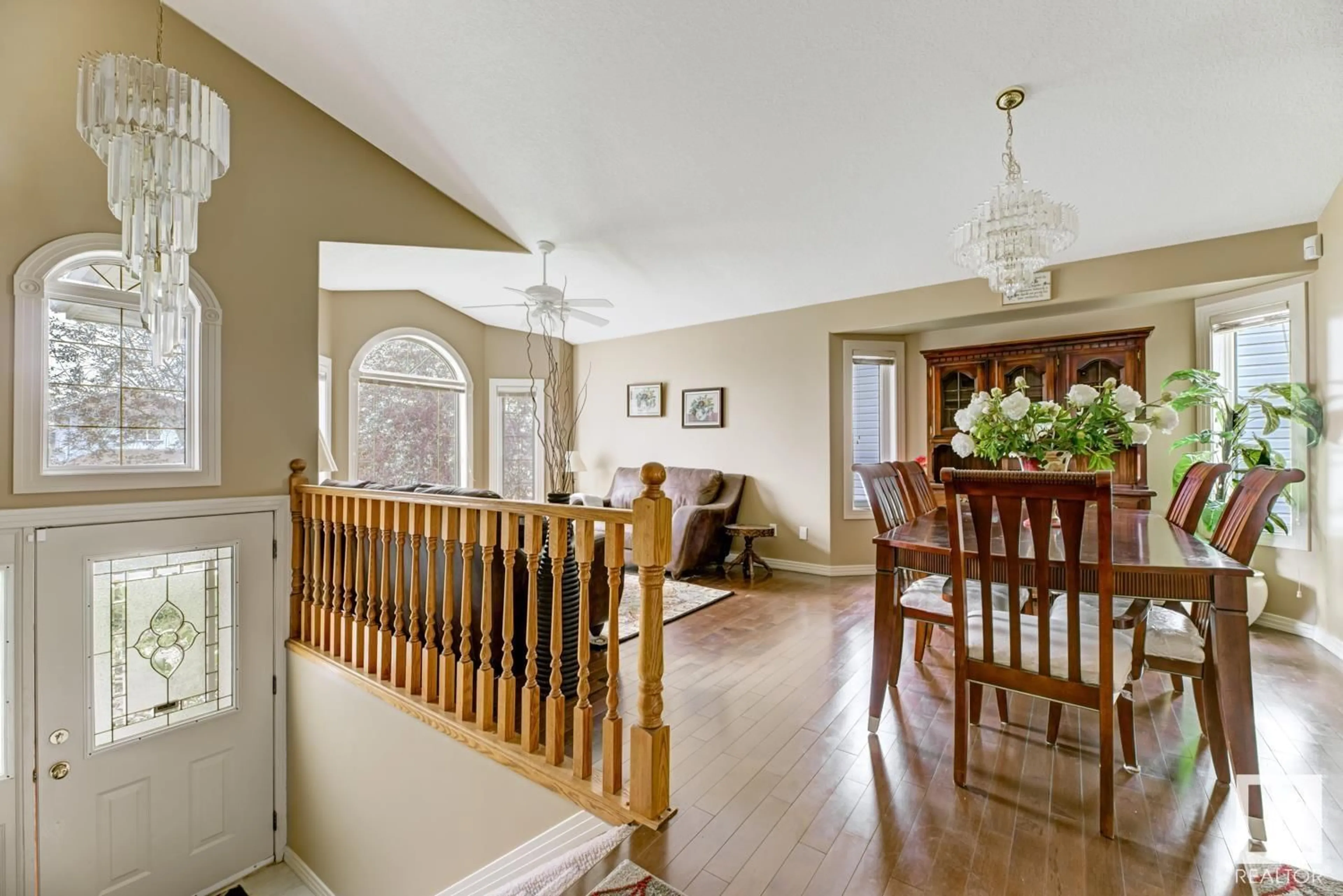 Indoor foyer for NW - 1225 118A ST, Edmonton Alberta T6J7E9