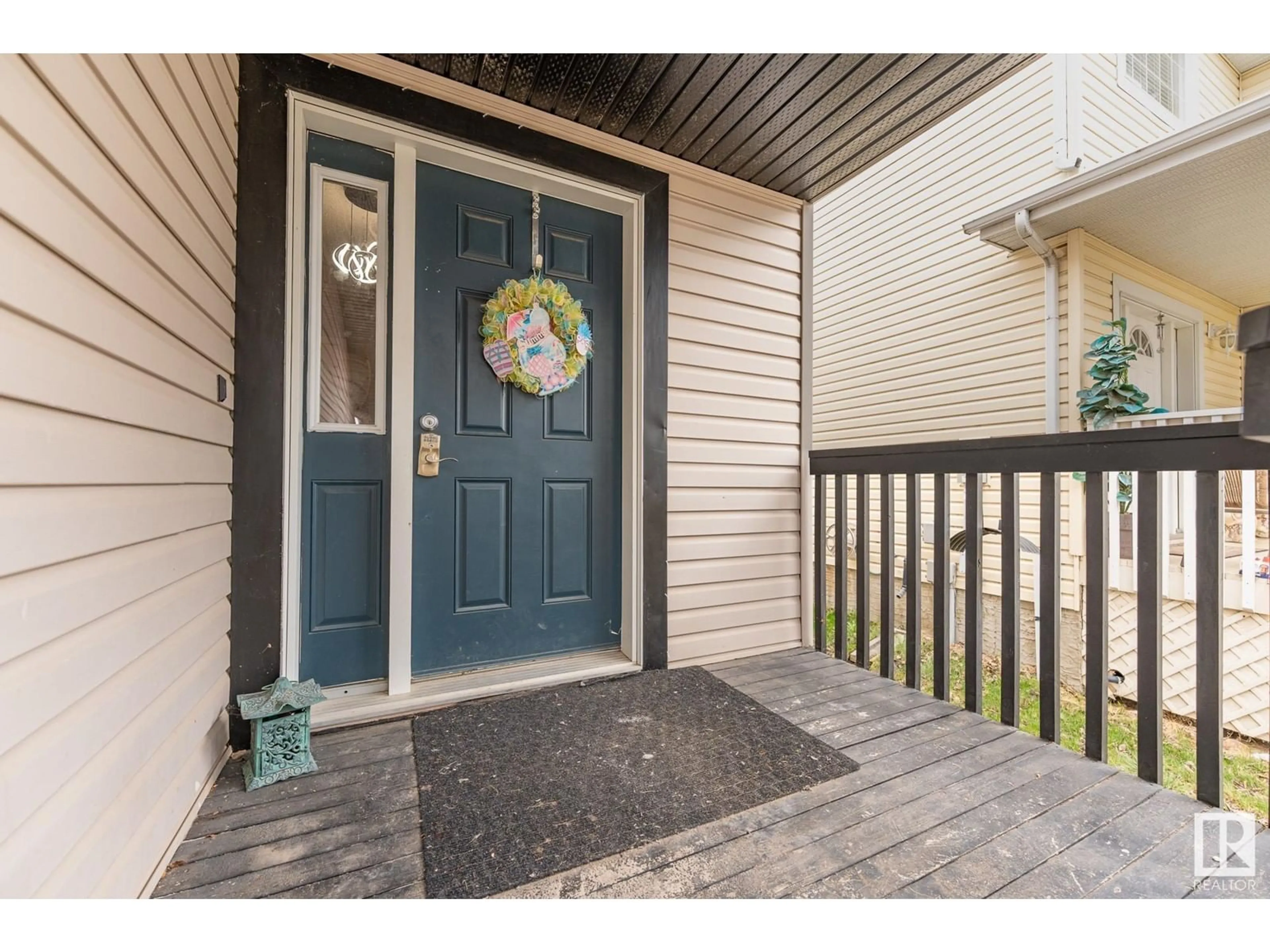 Indoor entryway for 15931 134 ST NW, Edmonton Alberta T6V1W9