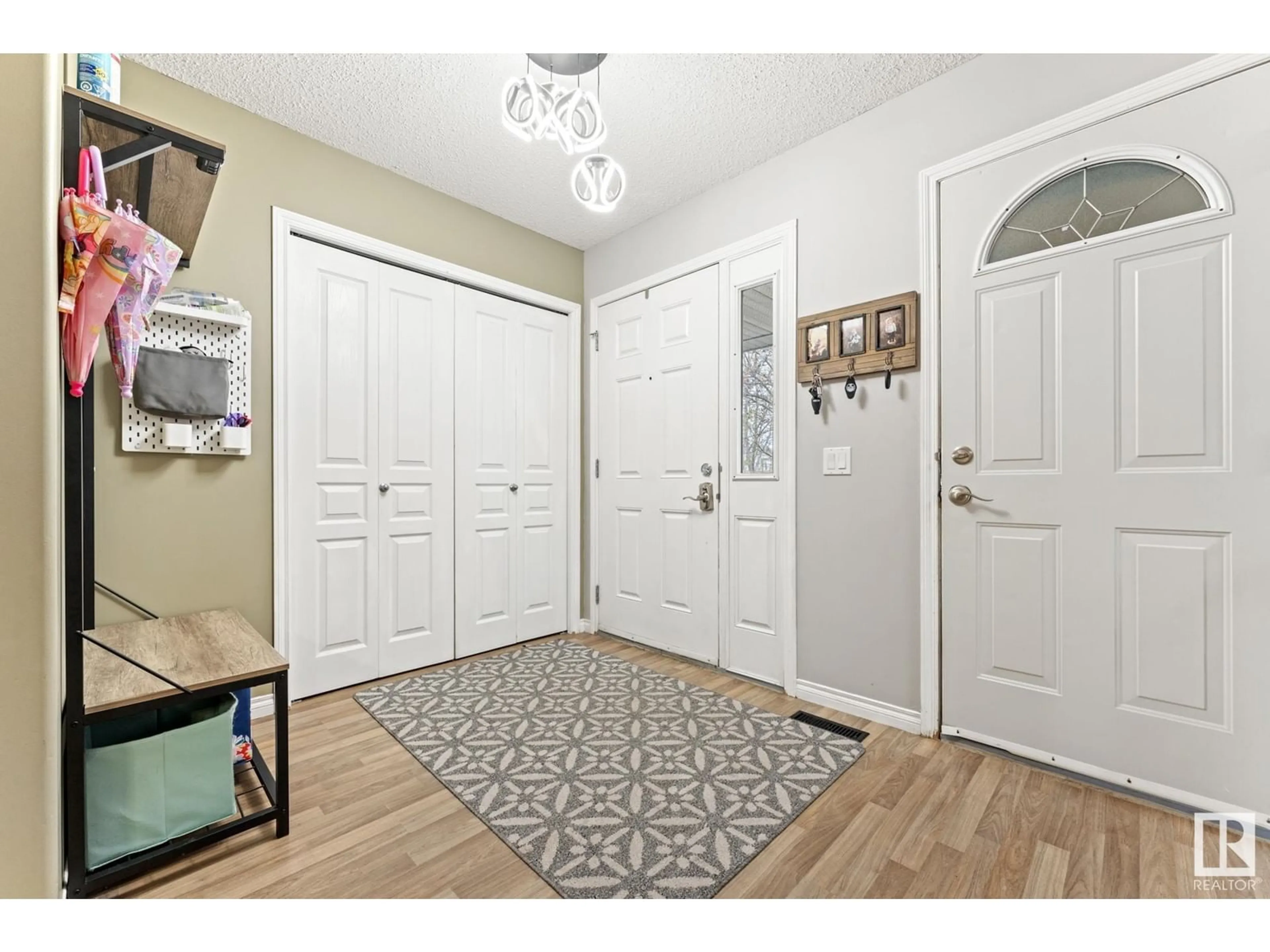 Indoor entryway for 15931 134 ST NW, Edmonton Alberta T6V1W9