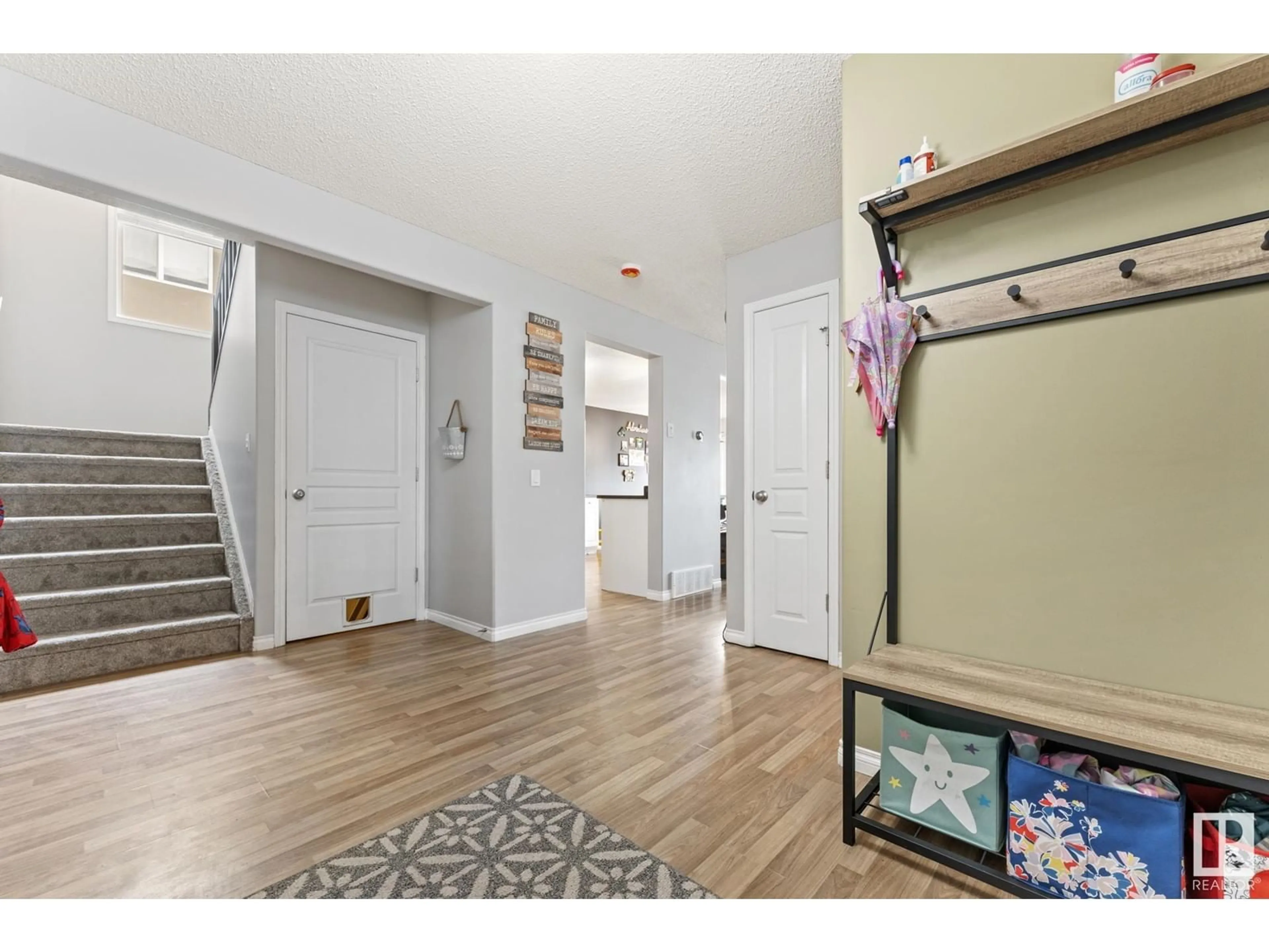 Indoor entryway for 15931 134 ST NW, Edmonton Alberta T6V1W9