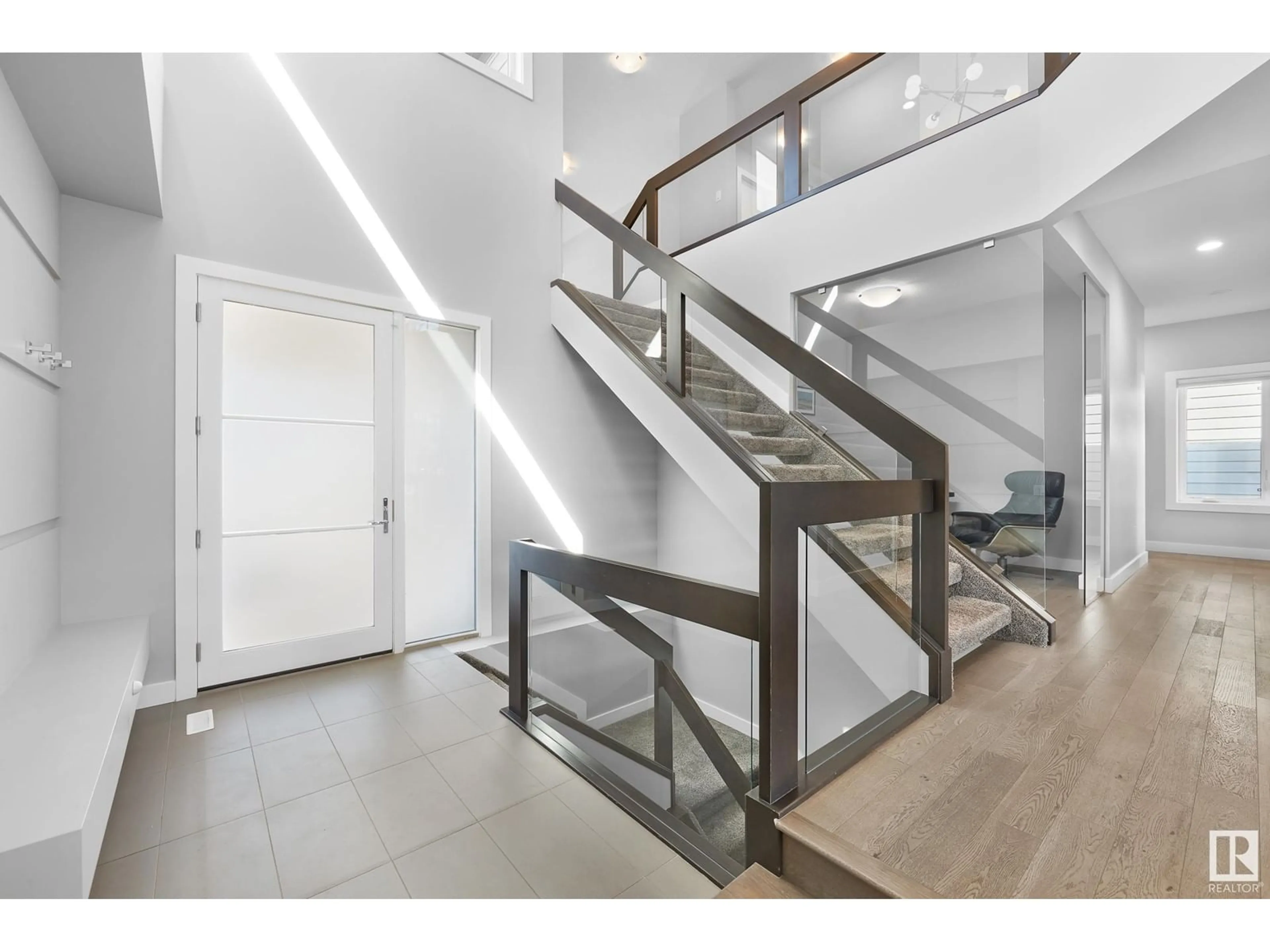 Indoor foyer for 2250 KELLY CR, Edmonton Alberta T6W3R9